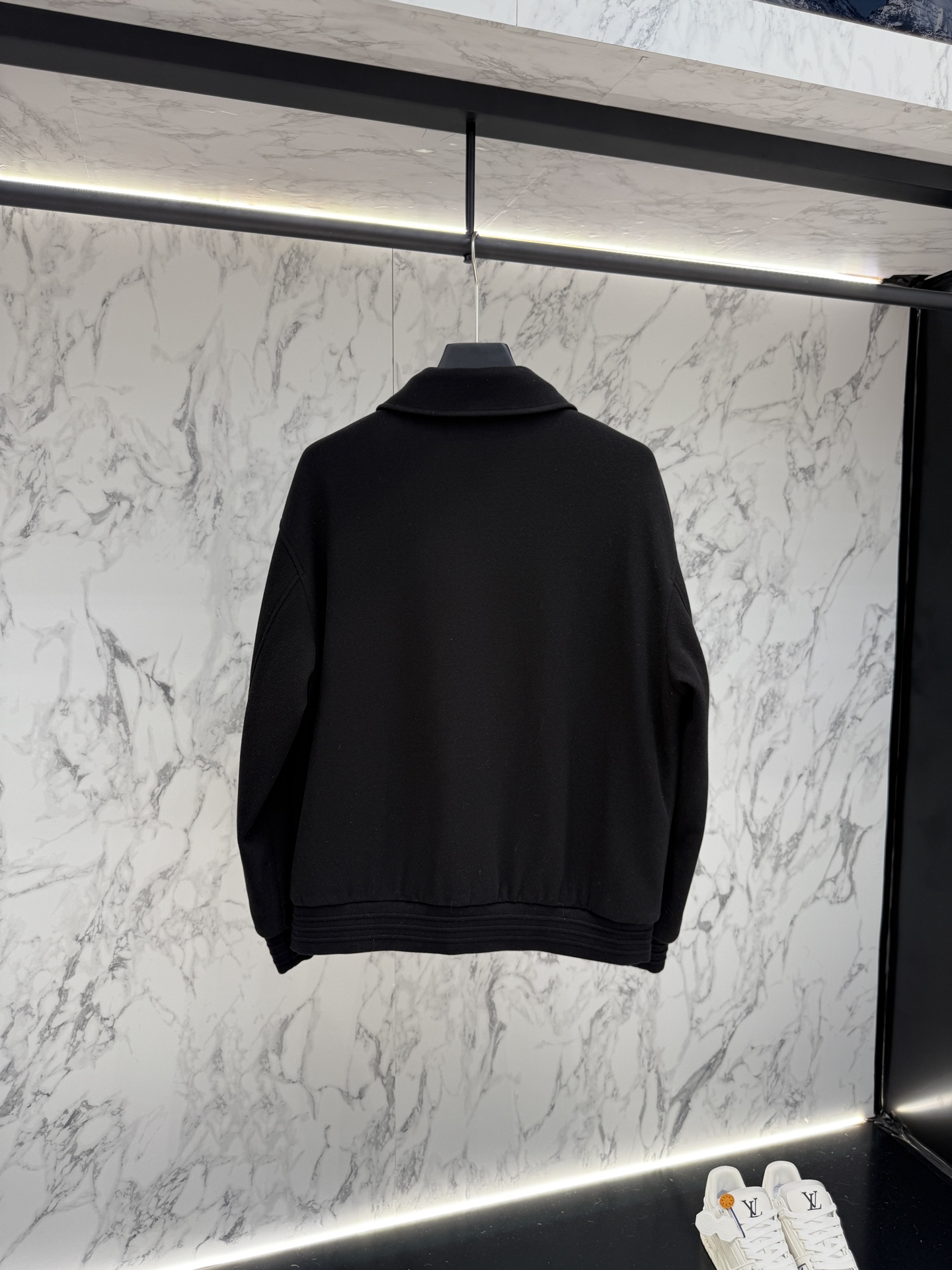 lP🆕 羽绒服2025最新款时尚设计师款羽绒外套.处处细节显工艺足够的高级 结构性剪裁的设计改变来展现男