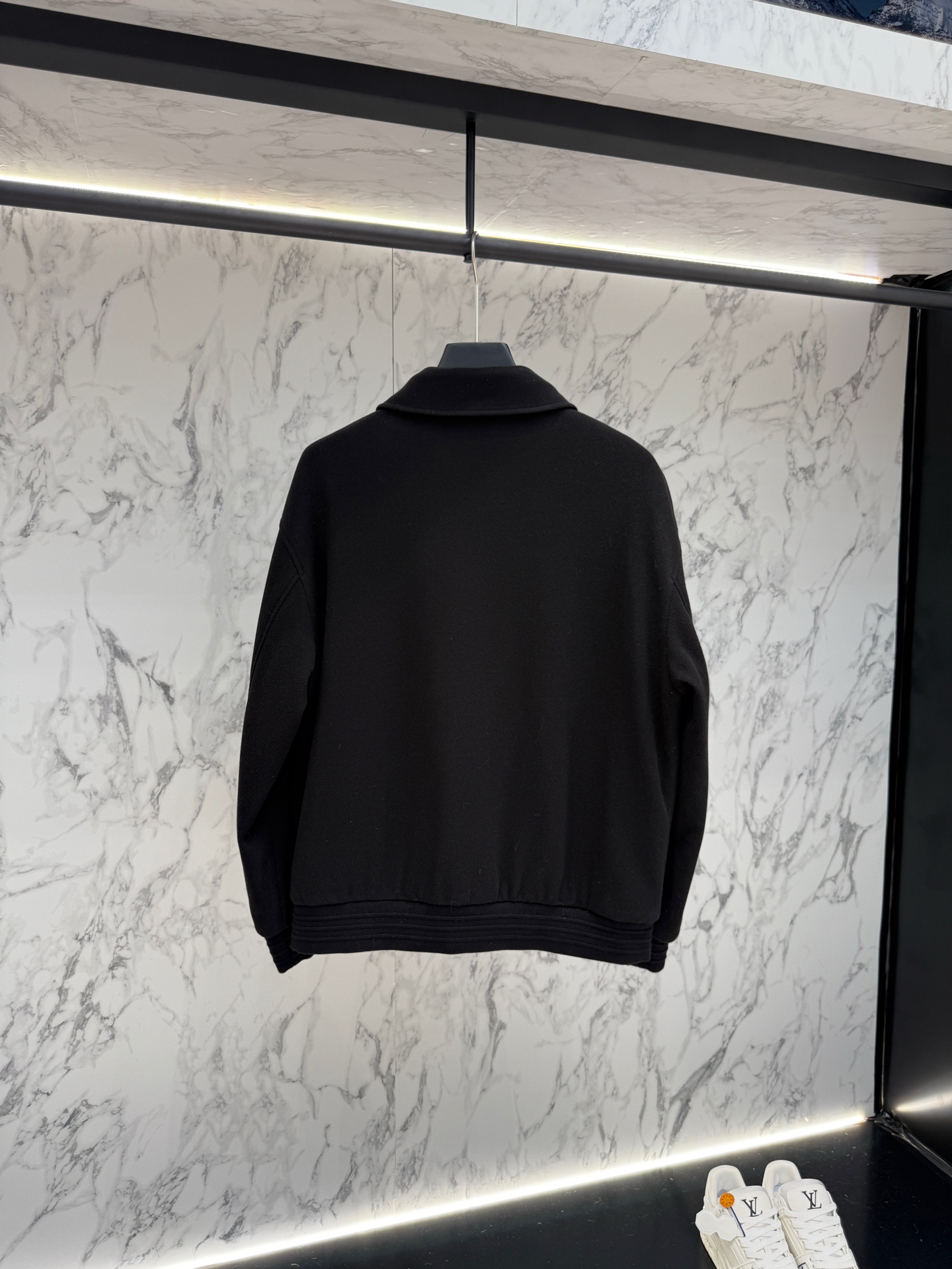 lP🆕 羽绒服2025最新款时尚设计师款羽绒外套.处处细节显工艺足够的高级 结构性剪裁的设计改变来展现男