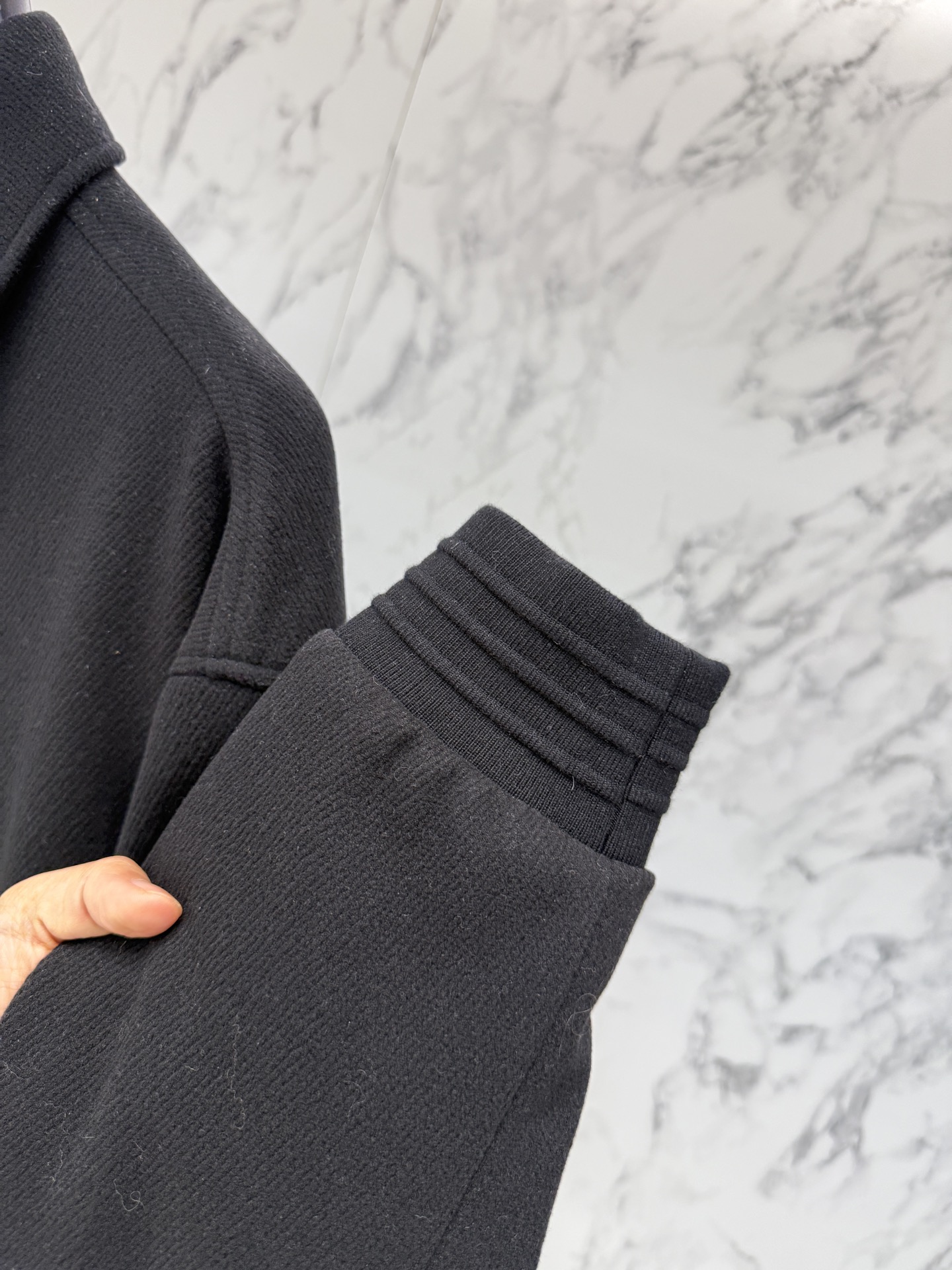 lP🆕 羽绒服2025最新款时尚设计师款羽绒外套.处处细节显工艺足够的高级 结构性剪裁的设计改变来展现男