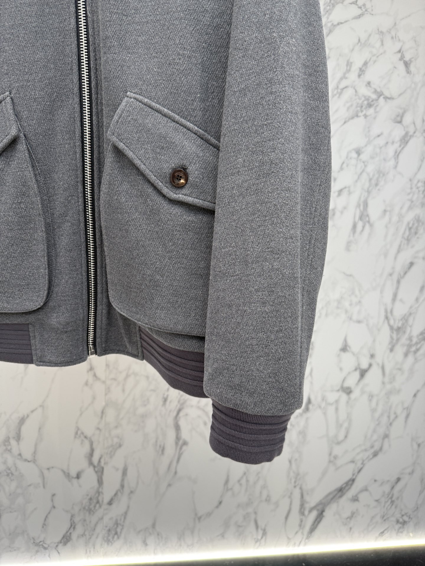 lP🆕 羽绒服2025最新款时尚设计师款羽绒外套.处处细节显工艺足够的高级 结构性剪裁的设计改变来展现男