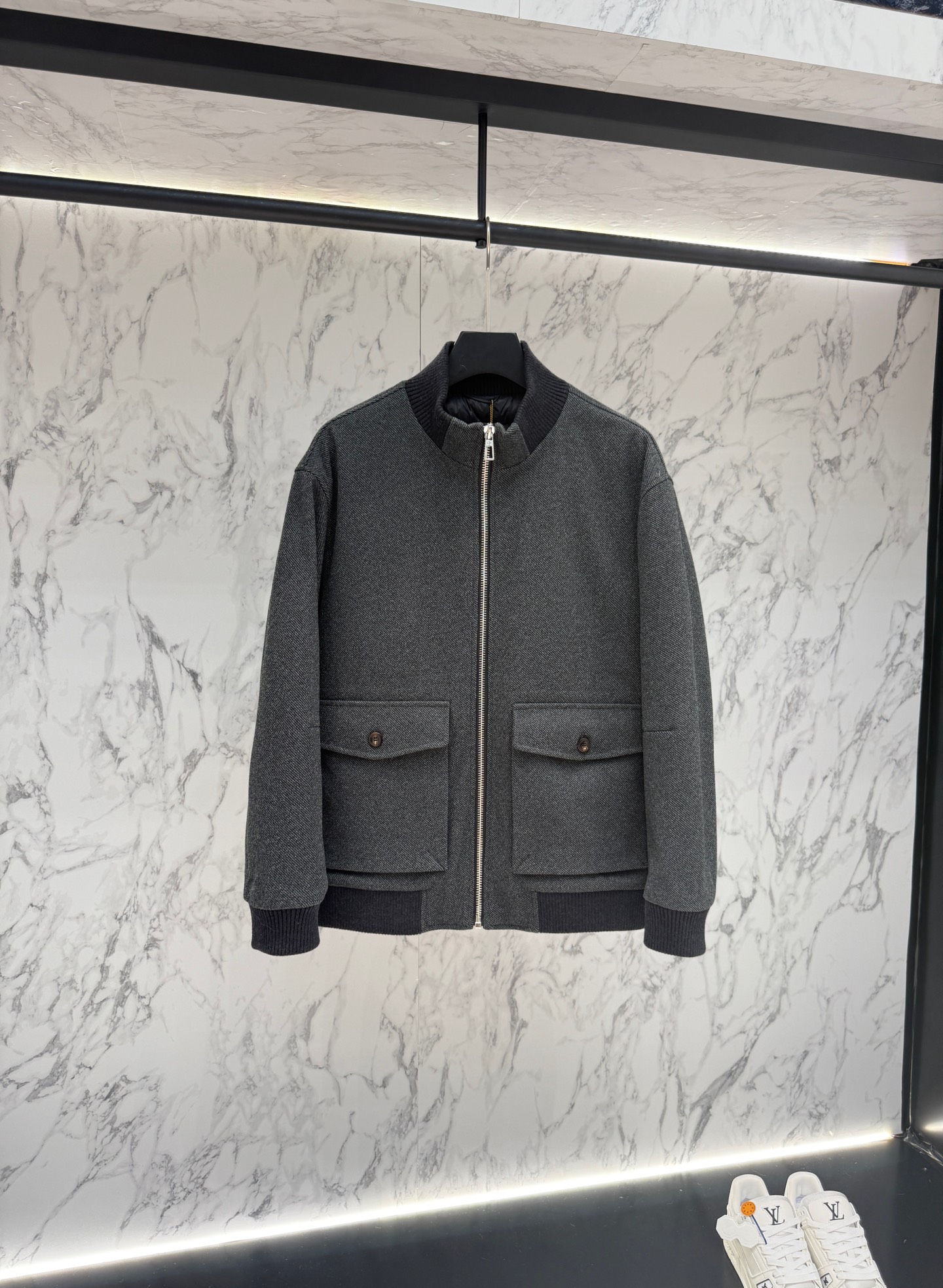 NO:519274,New product LP down jacket 2025 latest fashion designer down jacket. Details show the design changes of high-end structural tailoring to show the diverse image changes of men, slim and neat, tailoring, meet the popular multi-layered outfits nowadays, versatile styles of life w:8599 Number of 48-56, loro piano, jackets & coats, down jacket, alexander wang19860909新品 LP 羽绒服2025最新款时尚设计师款羽绒外套.处处细节显工艺足够的高级结构性剪裁的设计改变来展现男士多样的形象变化,修身利落、剪裁合体,满足时下正流行的多层次穿搭,生活百搭款式 w:8599 码数48-56,,loro piana,jackets & coats,down jacket,alexander wang,Men's clothing