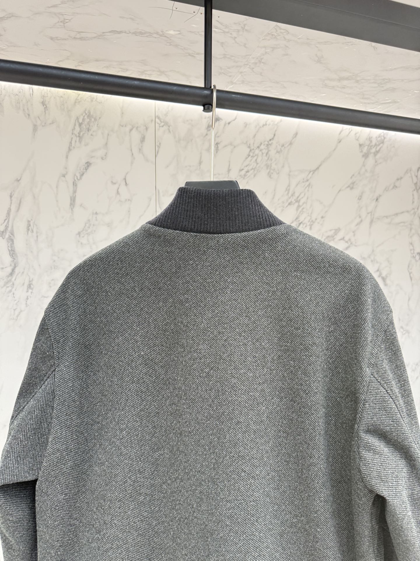 lP🆕 羽绒服2025最新款时尚设计师款羽绒外套.处处细节显工艺足够的高级 结构性剪裁的设计改变来展现男