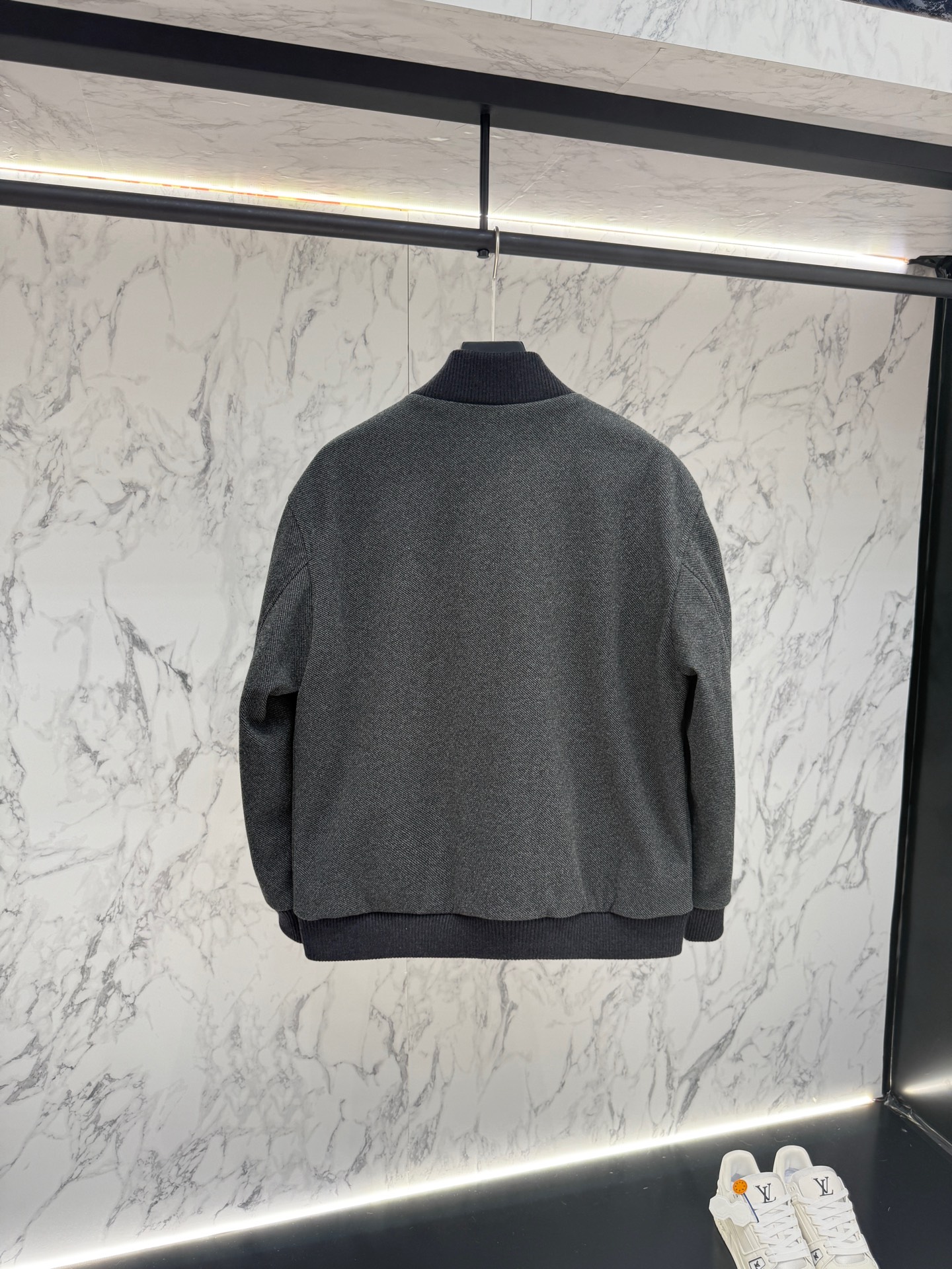 lP🆕 羽绒服2025最新款时尚设计师款羽绒外套.处处细节显工艺足够的高级 结构性剪裁的设计改变来展现男