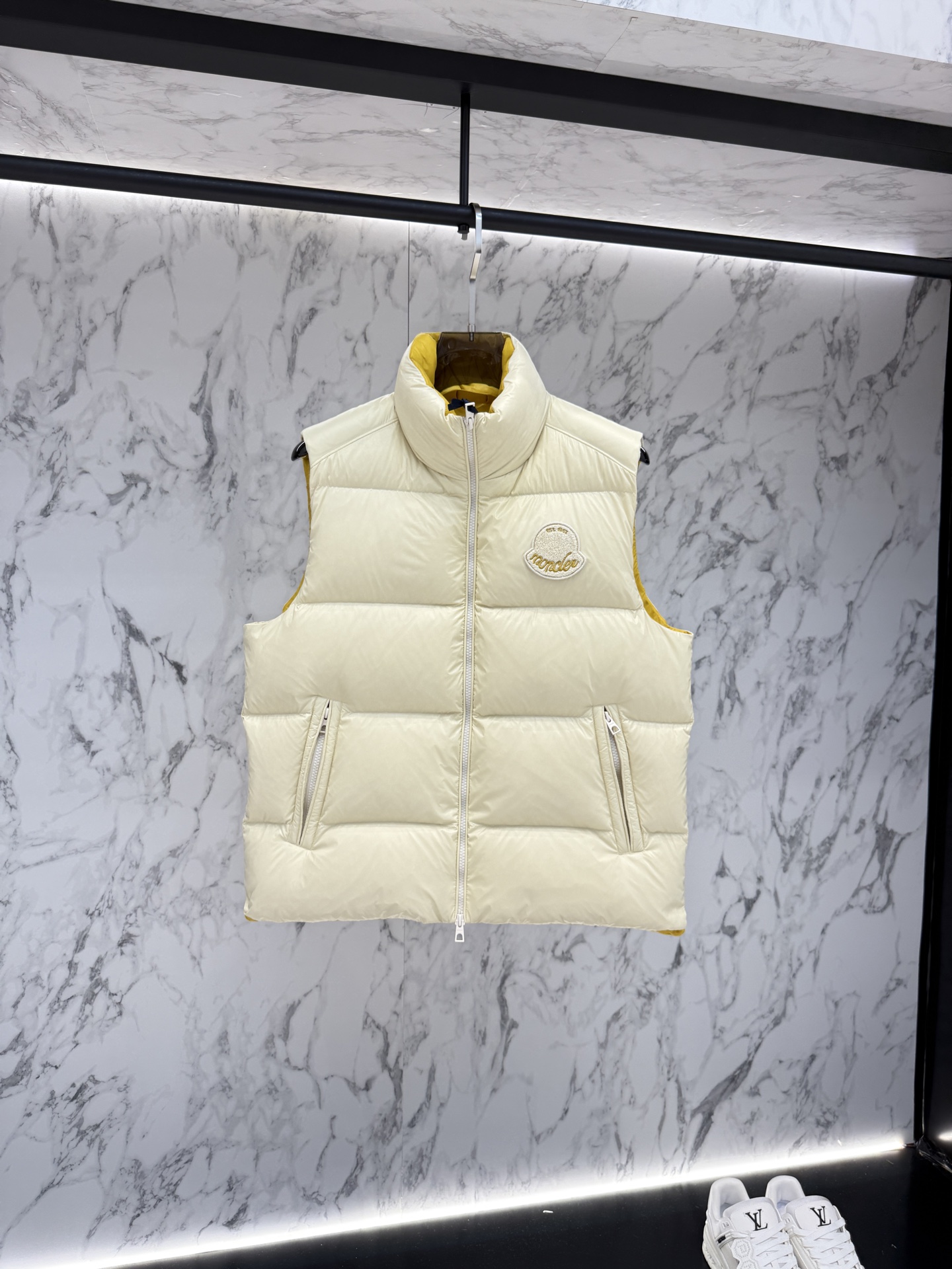 NO:528240,New product Moncler down jacket 2025 latest fashion designer down jacket. Details show the design changes of high-end structural tailoring to show the diverse image changes of men, slim and neat, tailoring, meet the popular multi-layered outfits nowadays, versatile styles of life. G digit 12345,, jackets & coats, down jacket, alexander wang19860909新品 Moncler 羽绒服2025最新款时尚设计师款羽绒外套.处处细节显工艺足够的高级结构性剪裁的设计改变来展现男士多样的形象变化,修身利落、剪裁合体,满足时下正流行的多层次穿搭,生活百搭款式 G 码数12345,,jackets & coats,down jacket,alexander wang,Men's clothing