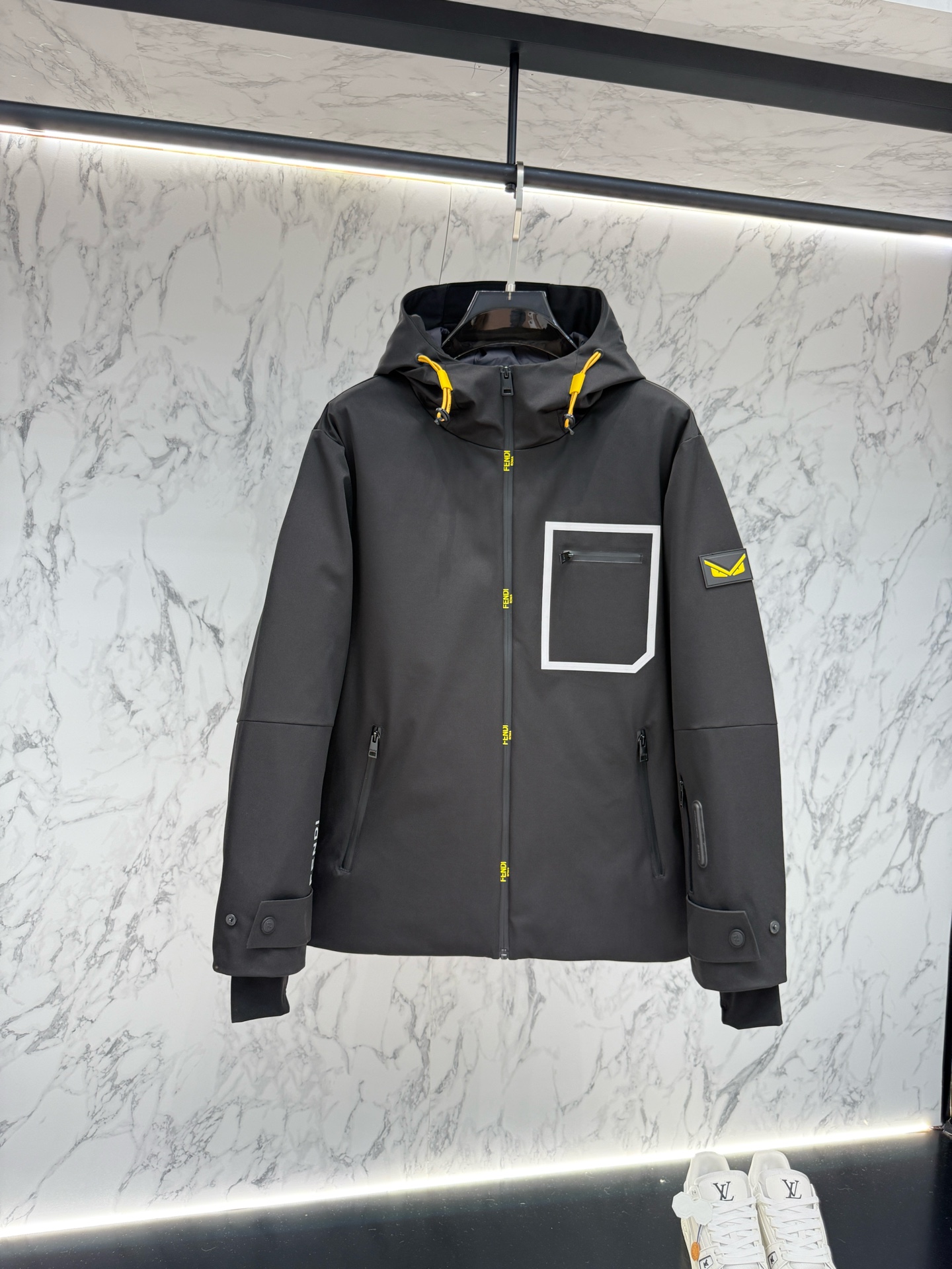 NO:531549,New product The main product is FENDI 2025 latest fashion designer jacket. The details show the design changes of high-end structural tailoring to show the diverse image changes of men, slim and neat, tailoring, and satisfy the popular multi-layered outfits and versatile life styles!  Count 48-56, fendi, jackets & coats, jackets & coats, alexander wang19860909新品 主推款FENDI款2025最新款时尚设计师款夹克外套.处处细节显工艺足够的高级结构性剪裁的设计改变来展现男士多样的形象变化,修身利落、剪裁合体,满足时下正流行的多层次穿搭,生活百搭款式！ 码数48-56,,fendi,jackets & coats,jackets & coats,alexander wang,Men's clothing