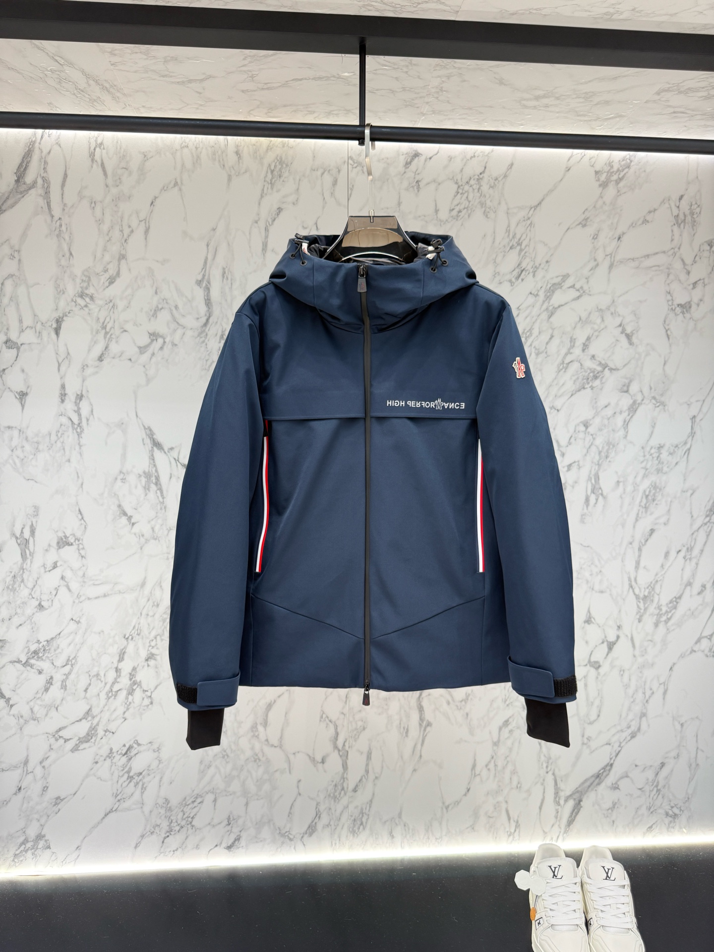 NO:530384,New product, the main promotional Moncler down jacket 2025 latest fashion designer down jacket. The details show the high-end structural tailoring design changes in every detail to show the diverse image changes of men, slim and neat, tailoring, meet the popular multi-layered outfits nowadays, and versatile styles of life. Number of 12345,, jackets & coats, down jacket, alexander wang19860909新品 主推款Moncler 羽绒服2025最新款时尚设计师款羽绒外套.处处细节显工艺足够的高级结构性剪裁的设计改变来展现男士多样的形象变化,修身利落、剪裁合体,满足时下正流行的多层次穿搭,生活百搭款式 码数12345,,jackets & coats,down jacket,alexander wang,Men's clothing