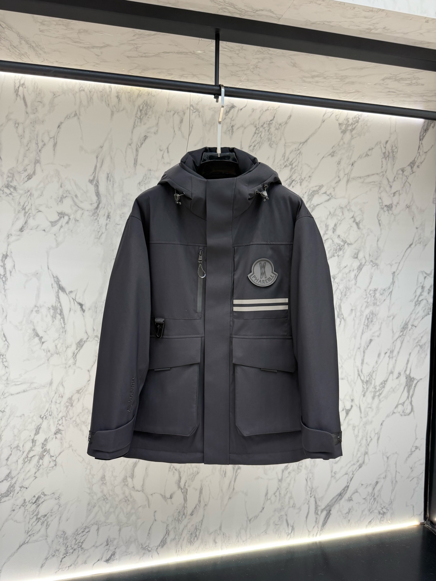 NO:600253,New product, the main recommended Moncler down jacket, the latest fashion designer down jacket in 2025. Every detail shows craftsmanship, and the design changes are enough advanced structural tailoring to show men's diverse image changes. They are slim and neat, and tailored to meet the popular multi-layered outfits. Versatile style for life. Code number: 12345,, jackets & coats, down jacket, alexander wang19860909新品 主推款Moncler 羽绒服2025最新款时尚设计师款羽绒外套.处处细节显工艺足够的高级结构性剪裁的设计改变来展现男士多样的形象变化,修身利落、剪裁合体,满足时下正流行的多层次穿搭,生活百搭款式 码数12345,,jackets & coats,down jacket,alexander wang,Men's clothing