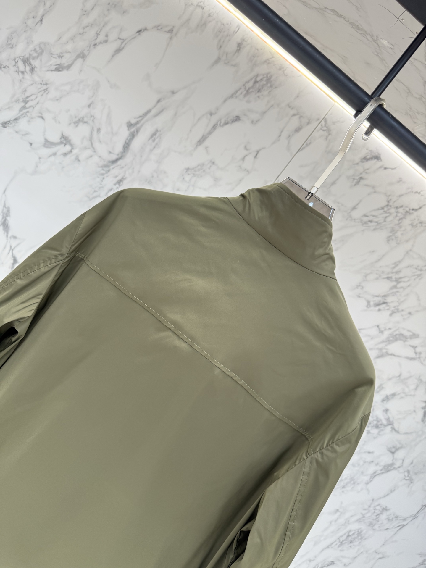 Burberry 春款2026最新款时尚设计师款夹克外套.处处细节显工艺足够的高级 结构性剪裁的设计改变