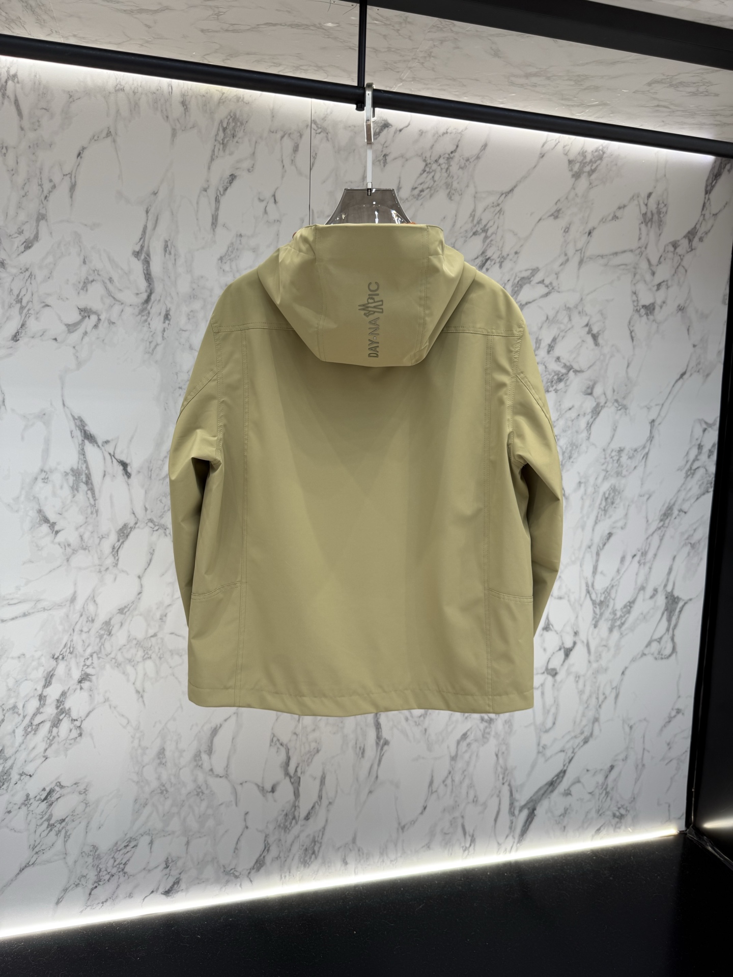 China Replica Moncler Down Jackets MCS0406-1003