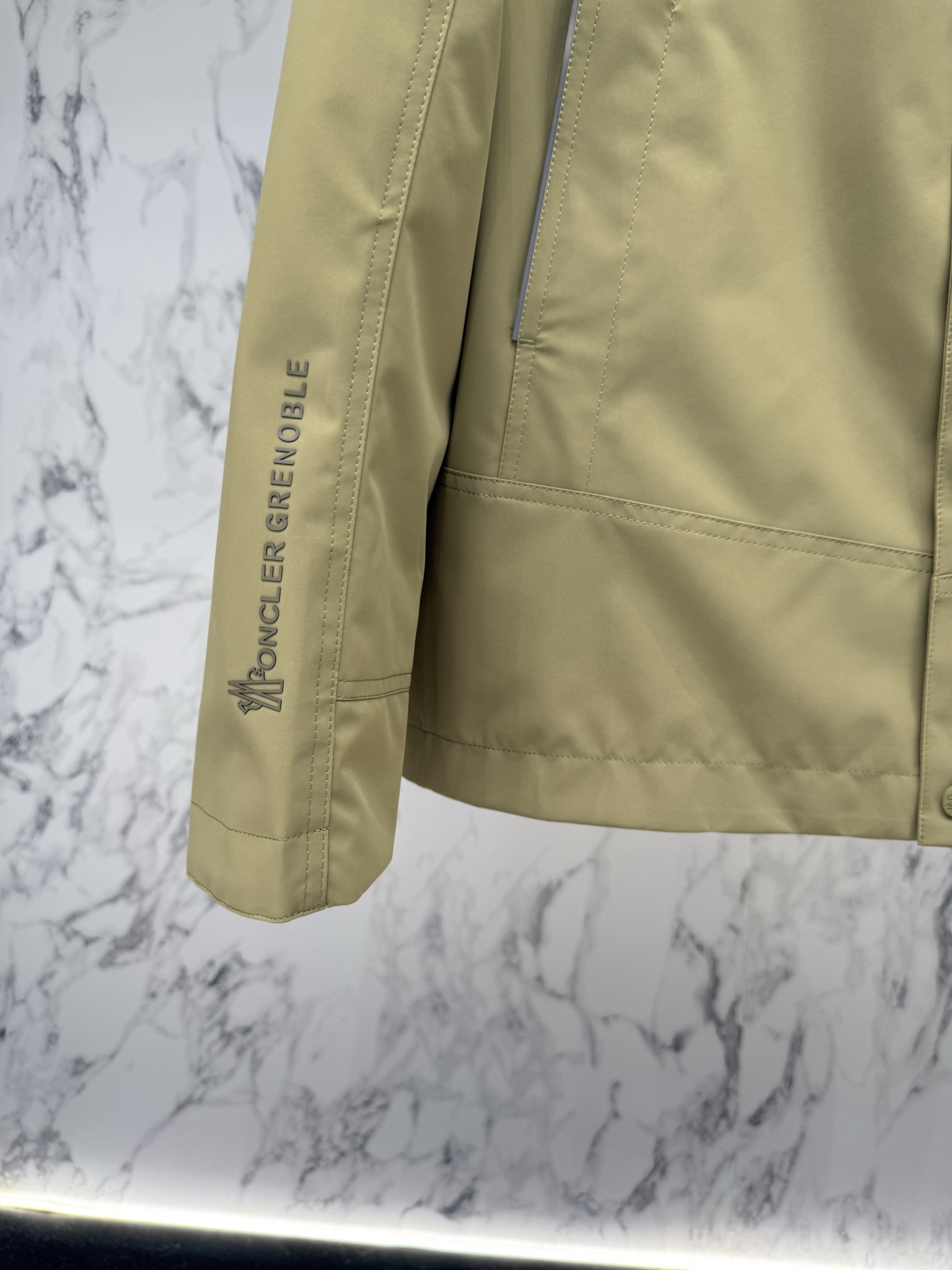 China Replica Moncler Down Jackets MCS0406-1003