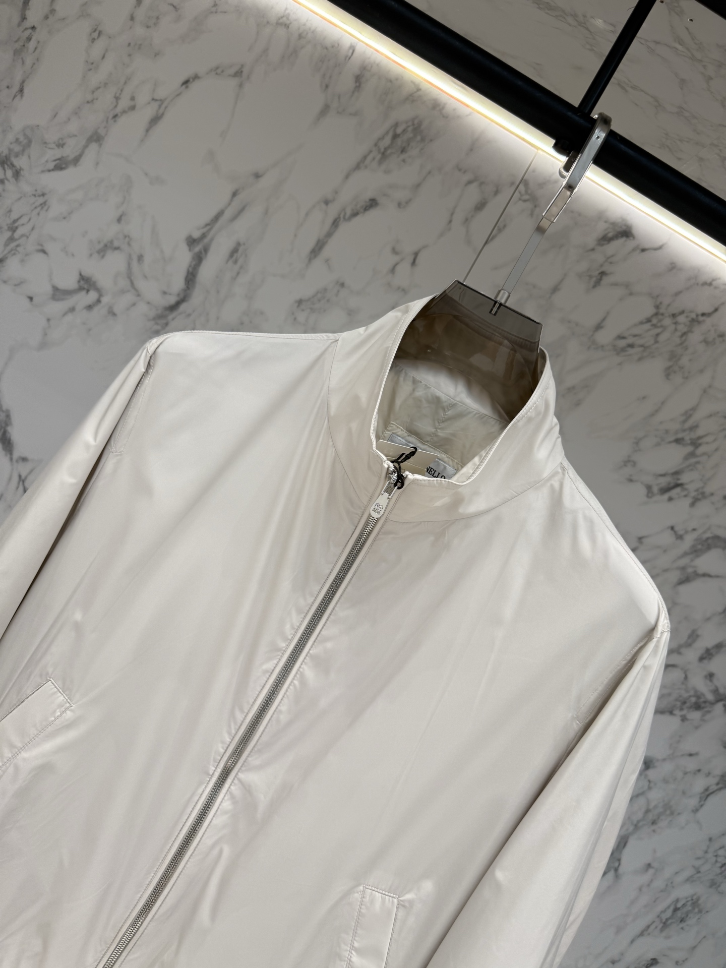 Loro piana 春款2026最新款时尚设计师款夹克外套.处处细节显工艺足够的高级 结构性剪裁的设计
