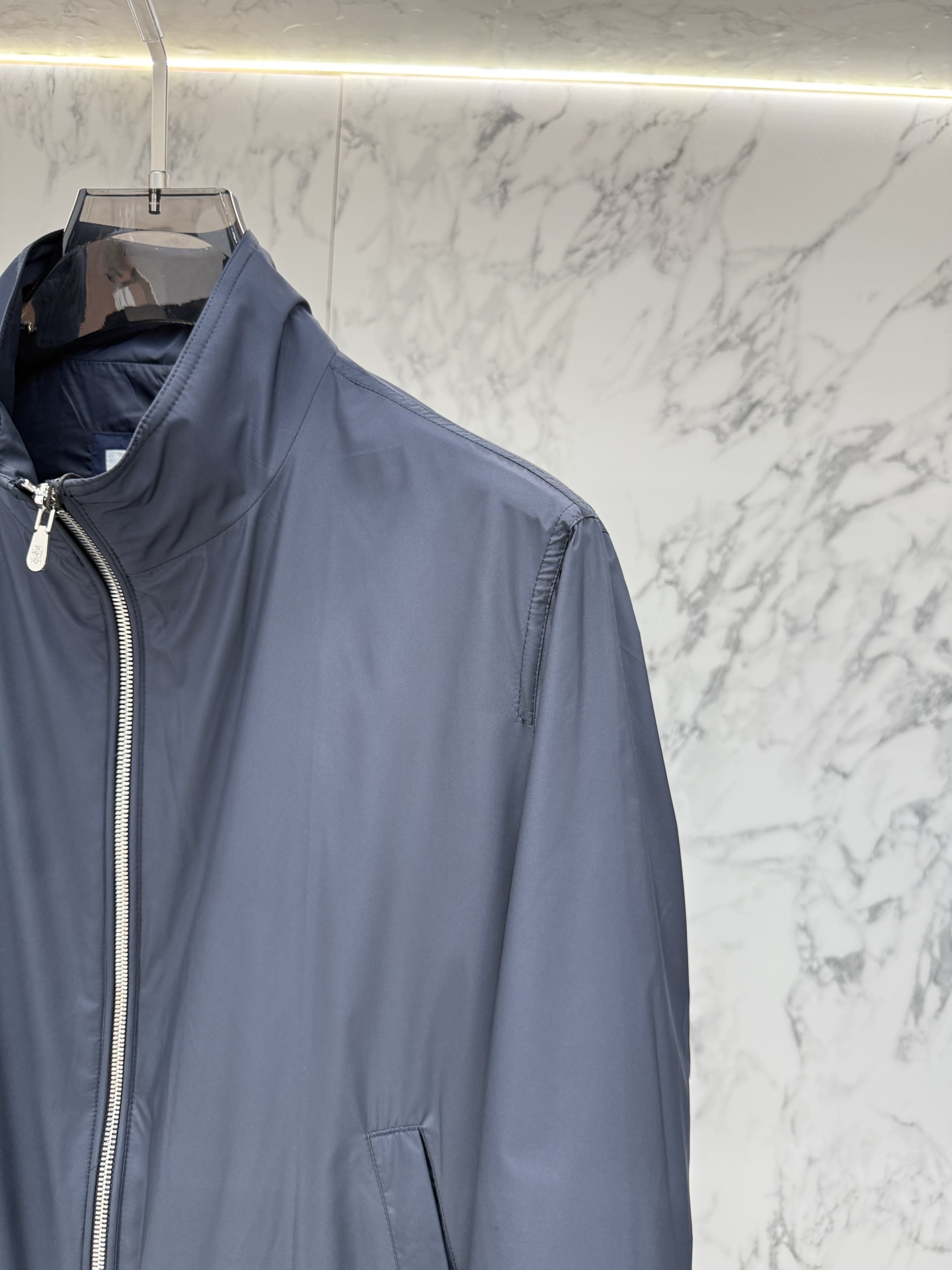 Loro piana 春款2026最新款时尚设计师款夹克外套.处处细节显工艺足够的高级 结构性剪裁的设计