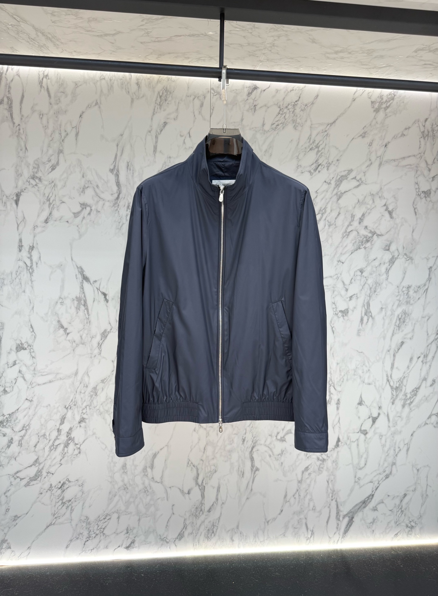 Loro piana 春款2026最新款时尚设计师款夹克外套.处处细节显工艺足够的高级 结构性剪裁的设计
