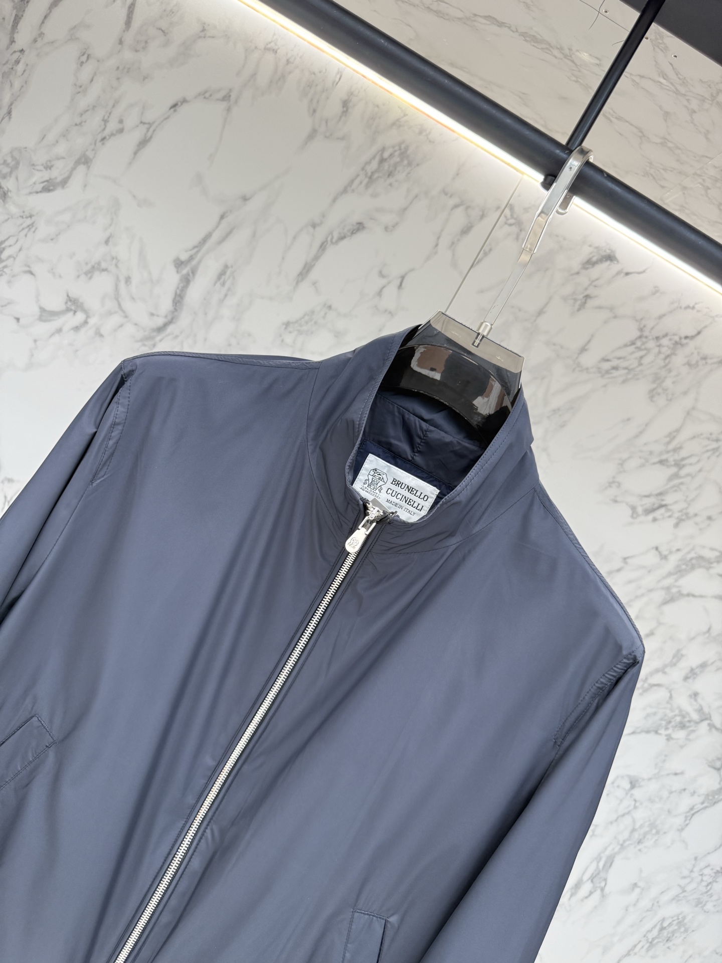 Loro piana 春款2026最新款时尚设计师款夹克外套.处处细节显工艺足够的高级 结构性剪裁的设计