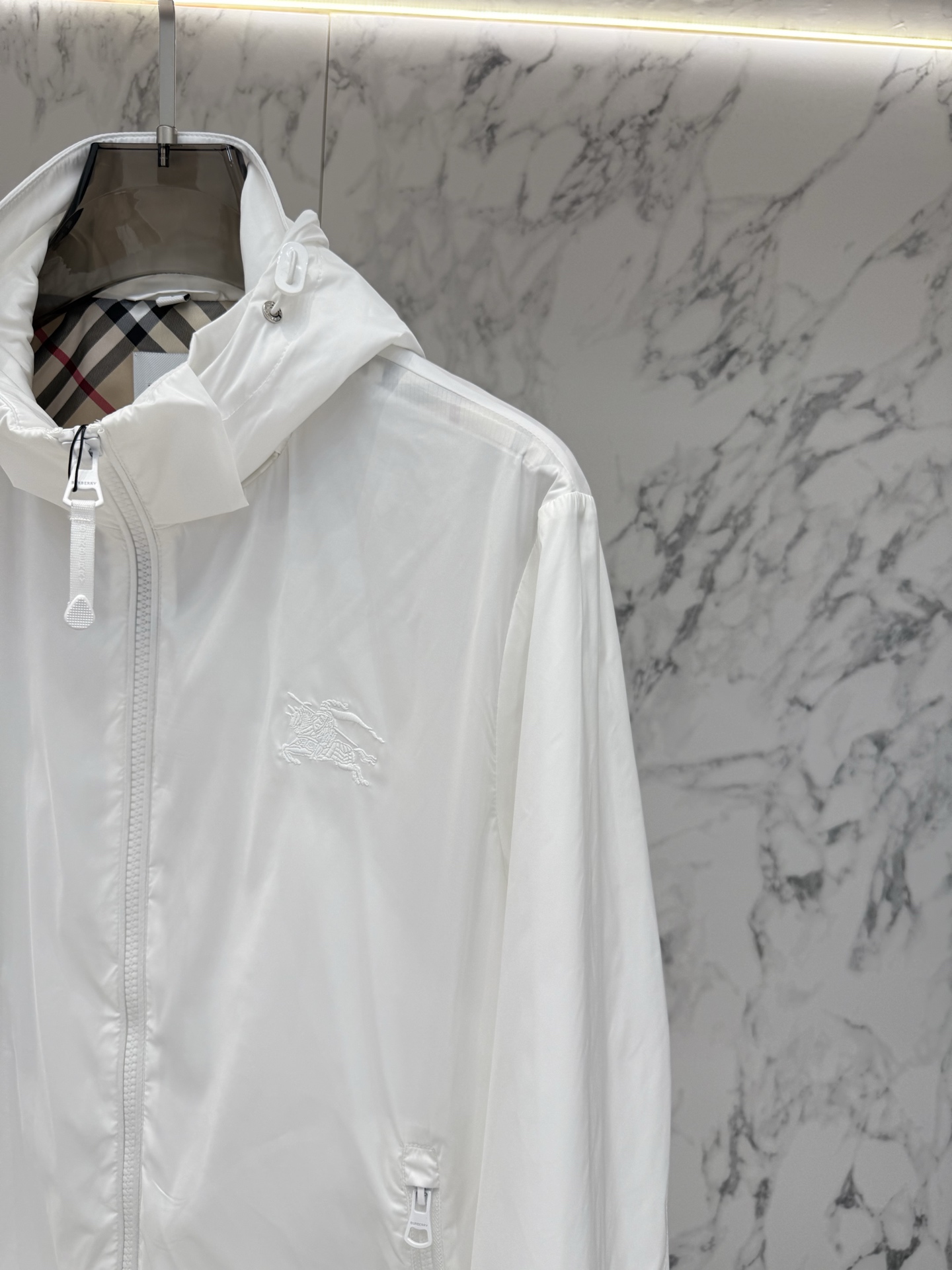 Burberry 春款2026最新款时尚设计师款夹克外套.处处细节显工艺足够的高级 结构性剪裁的设计改变
