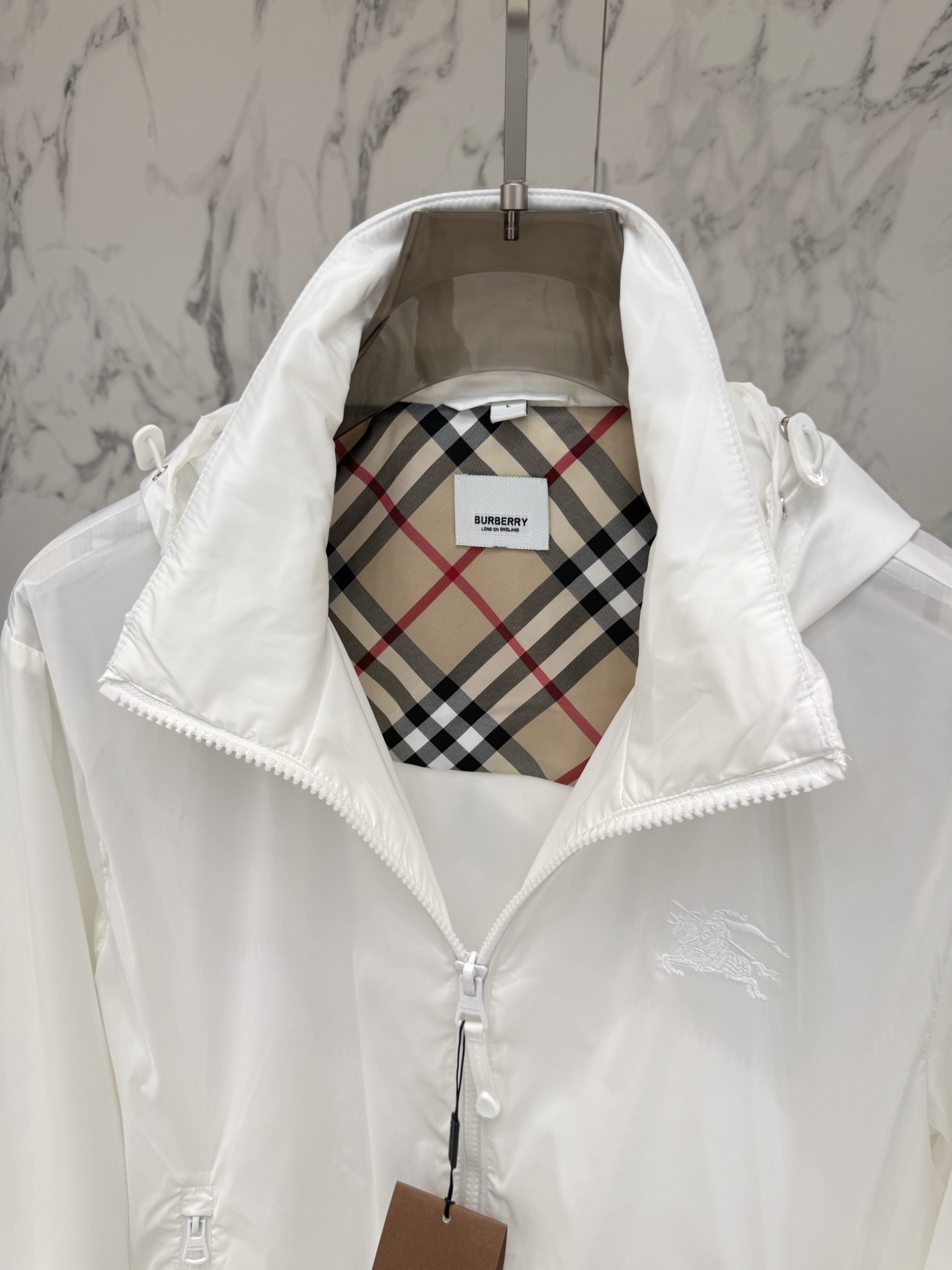 Burberry 春款2026最新款时尚设计师款夹克外套.处处细节显工艺足够的高级 结构性剪裁的设计改变