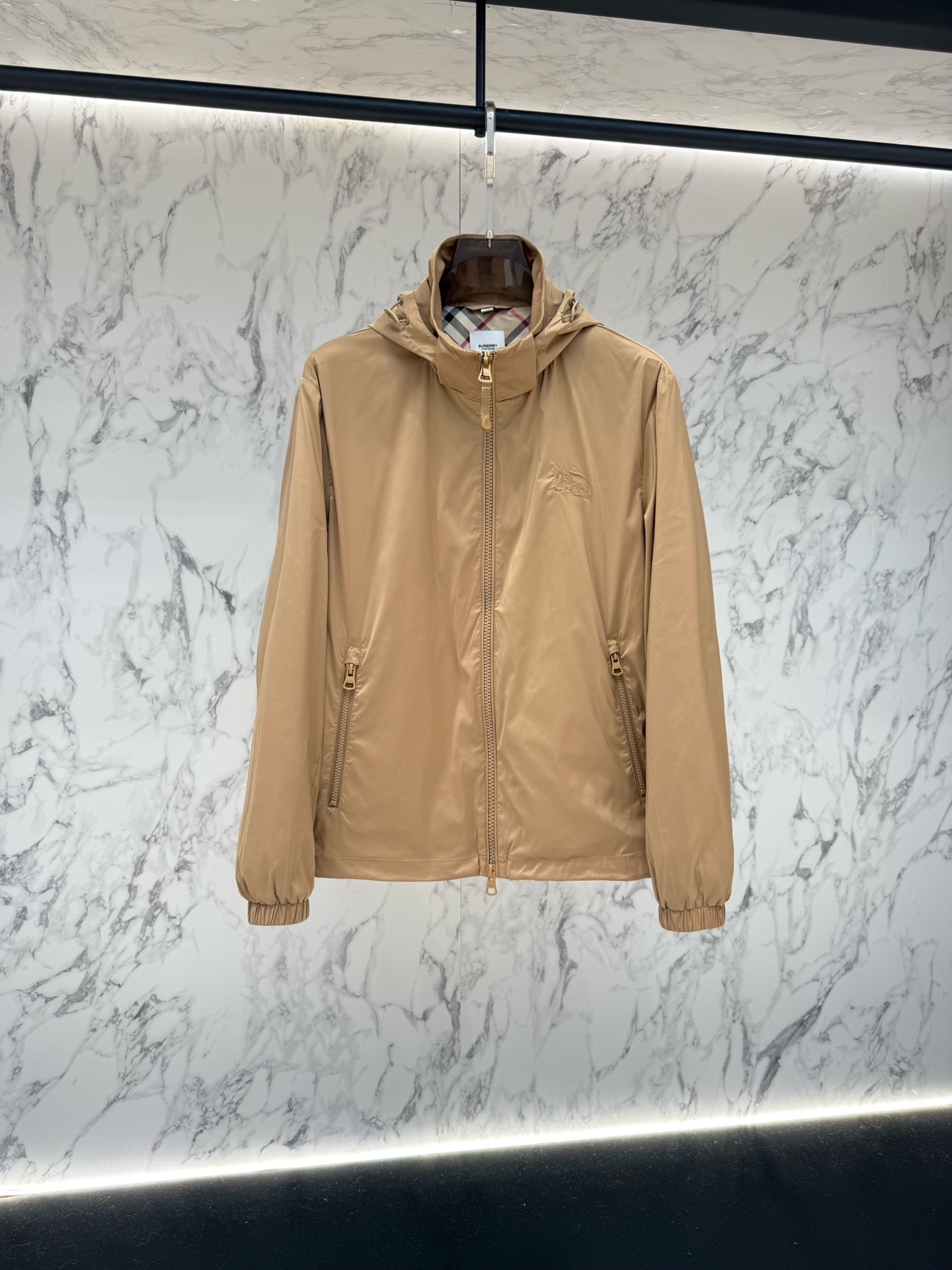 Burberry 春款2026最新款时尚设计师款夹克外套.处处细节显工艺足够的高级 结构性剪裁的设计改变