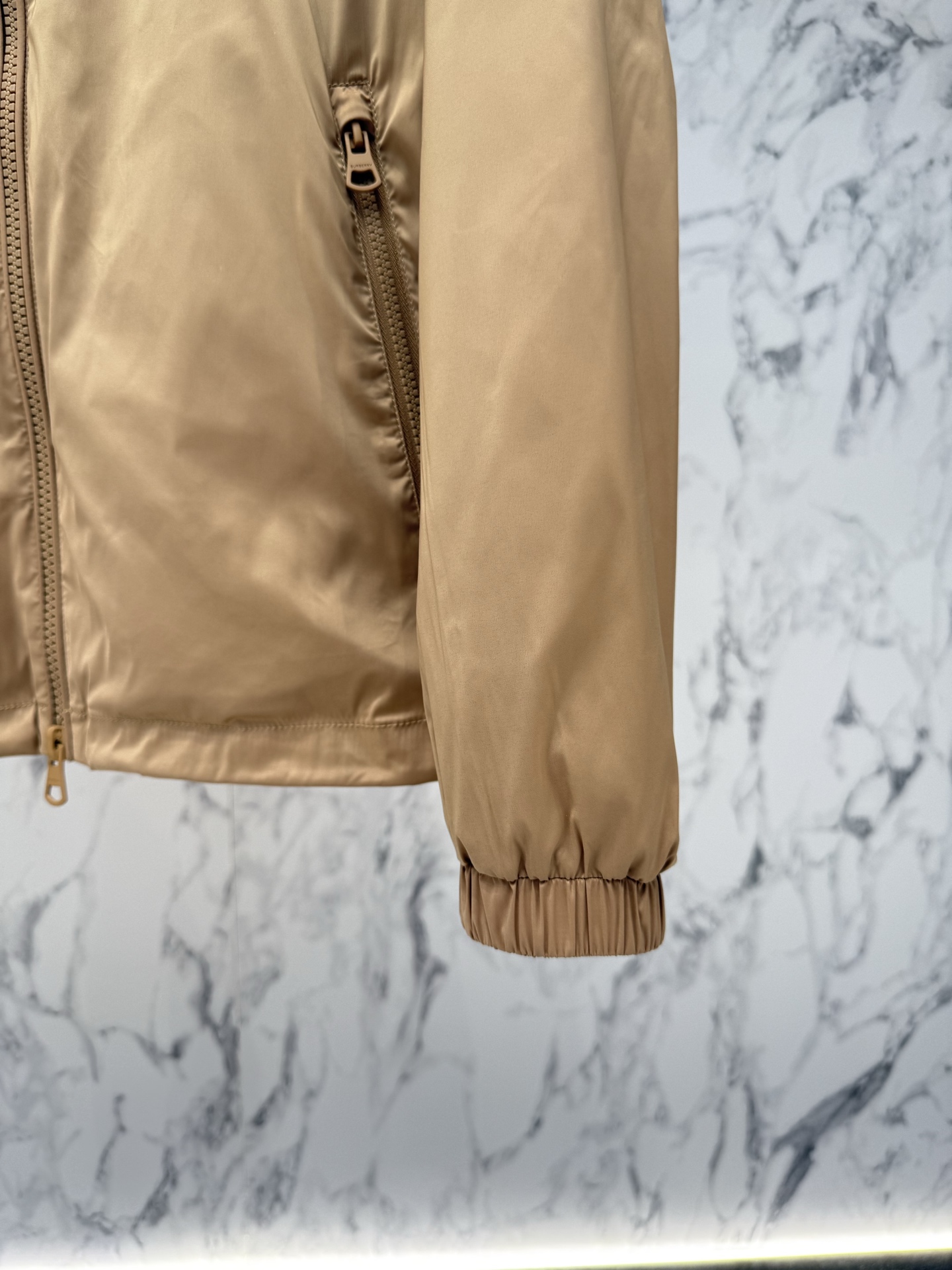 Burberry 春款2026最新款时尚设计师款夹克外套.处处细节显工艺足够的高级 结构性剪裁的设计改变