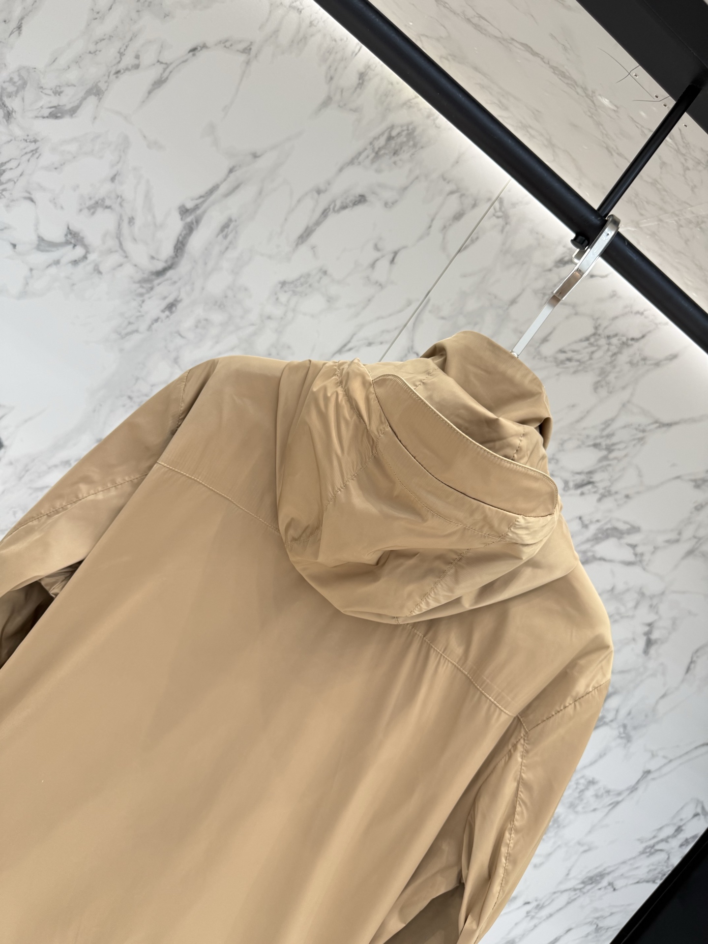 Burberry 春款2026最新款时尚设计师款夹克外套.处处细节显工艺足够的高级 结构性剪裁的设计改变