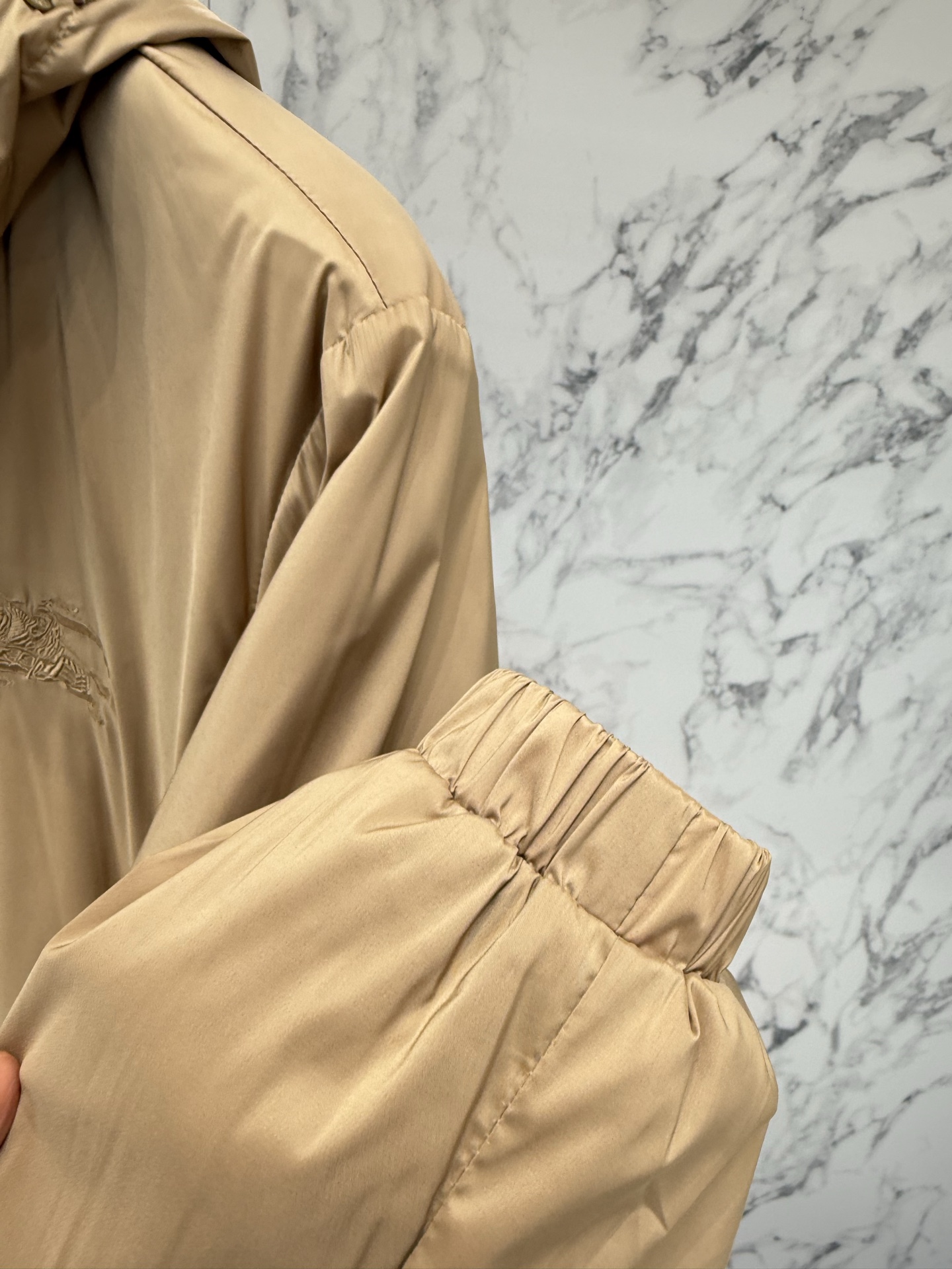 Burberry 春款2026最新款时尚设计师款夹克外套.处处细节显工艺足够的高级 结构性剪裁的设计改变