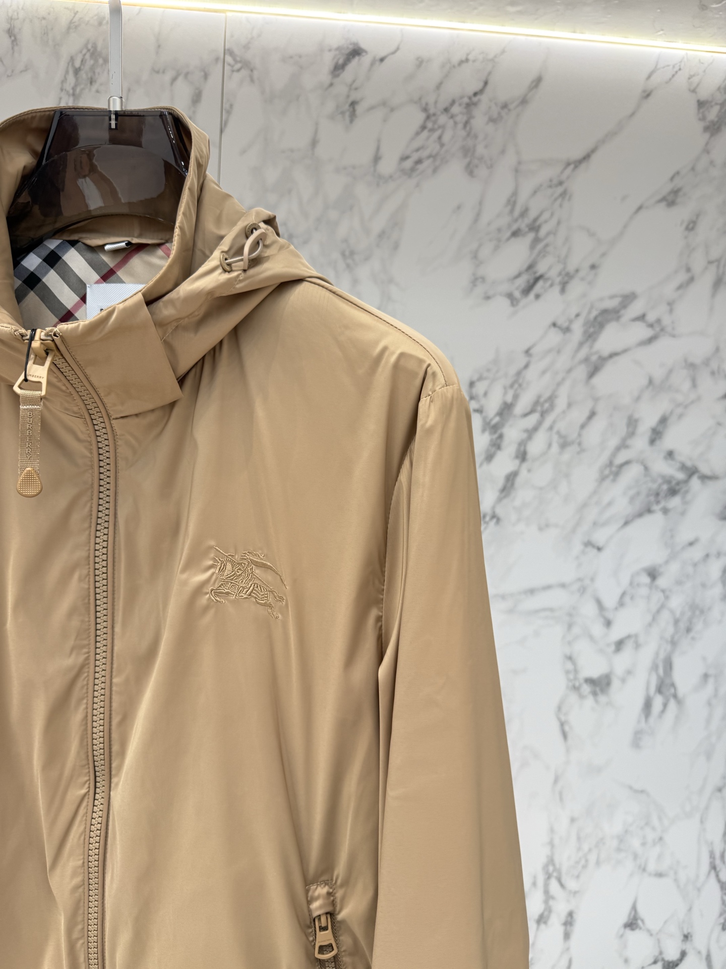 Burberry 春款2026最新款时尚设计师款夹克外套.处处细节显工艺足够的高级 结构性剪裁的设计改变