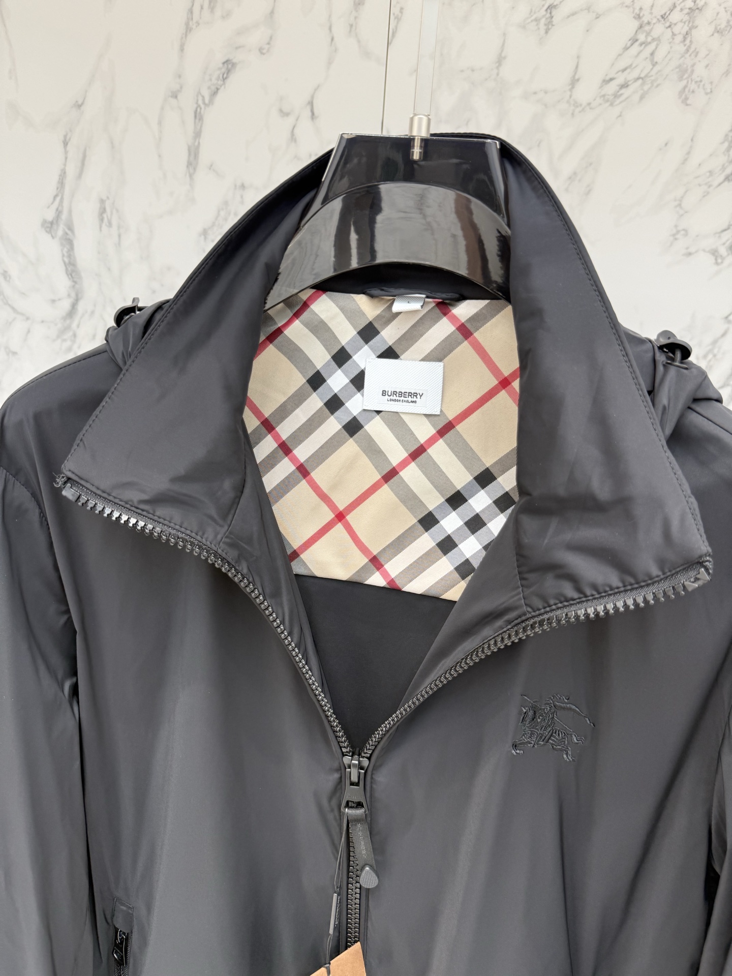 Burberry 春款2026最新款时尚设计师款夹克外套.处处细节显工艺足够的高级 结构性剪裁的设计改变