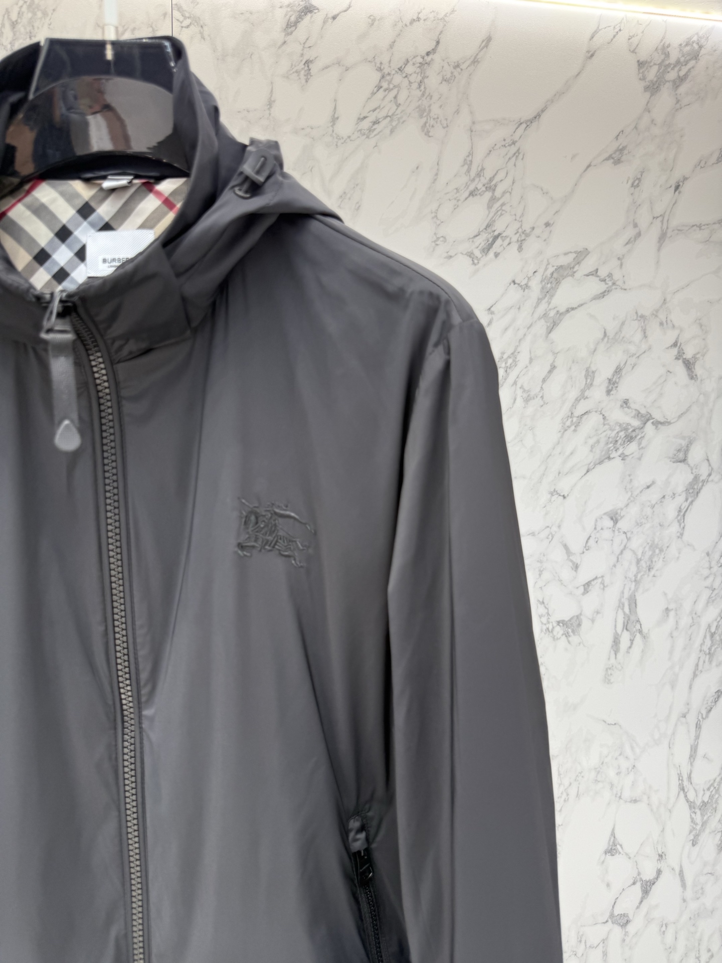 Burberry 春款2026最新款时尚设计师款夹克外套.处处细节显工艺足够的高级 结构性剪裁的设计改变