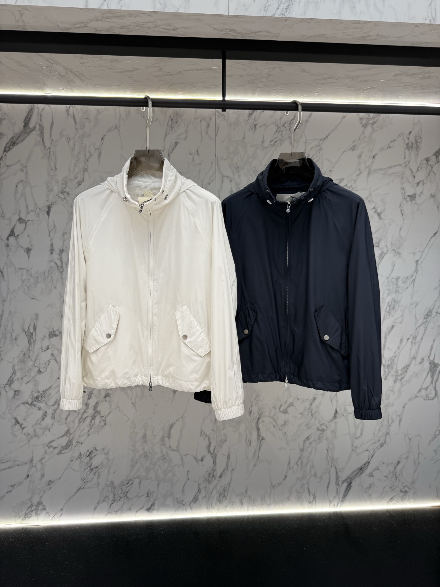 Loro piana 春款2026最新款时尚设计师款夹克外套.处处细节显工艺足够的高级 结构性剪裁的设计