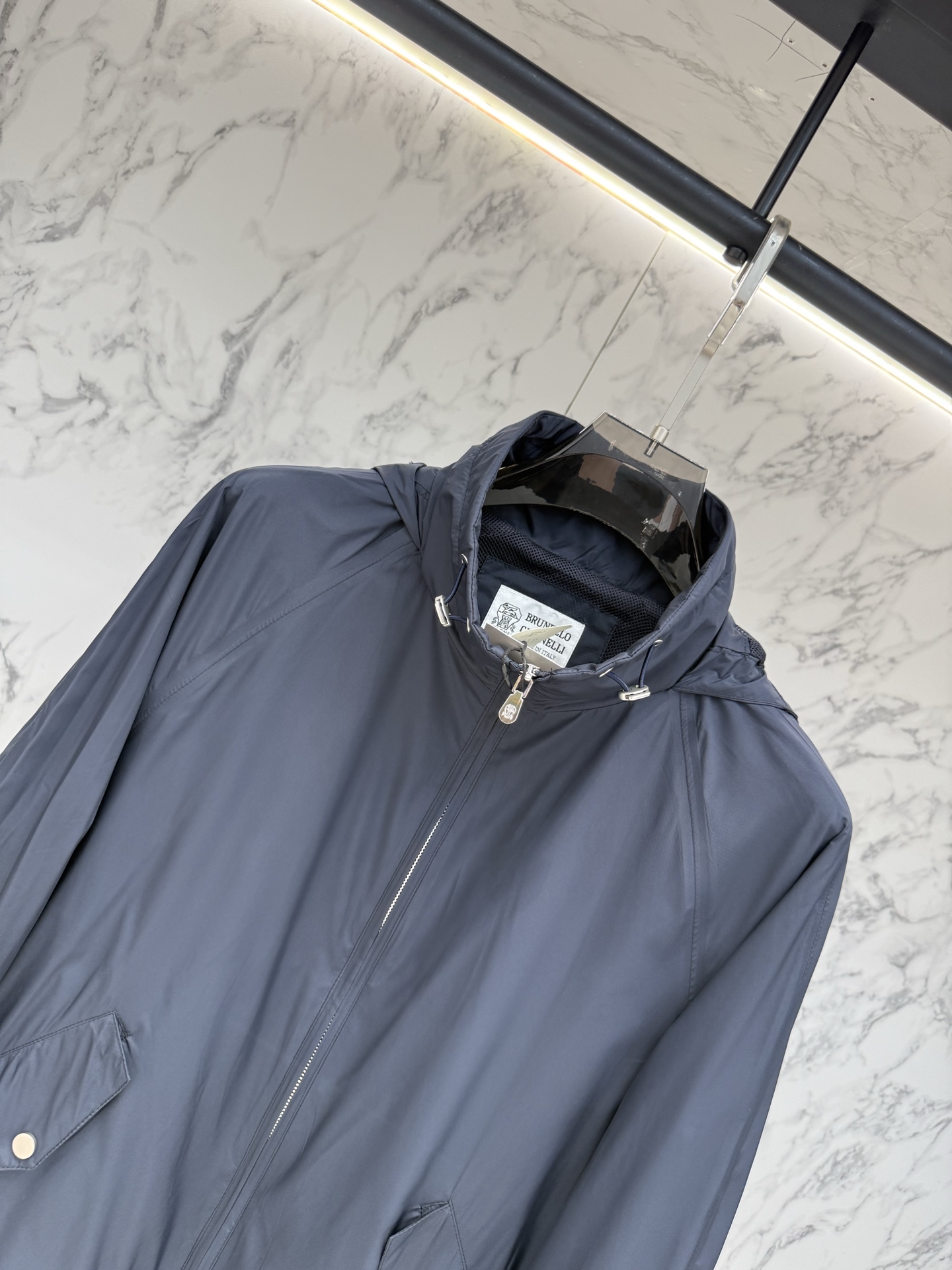 Loro piana 春款2026最新款时尚设计师款夹克外套.处处细节显工艺足够的高级 结构性剪裁的设计