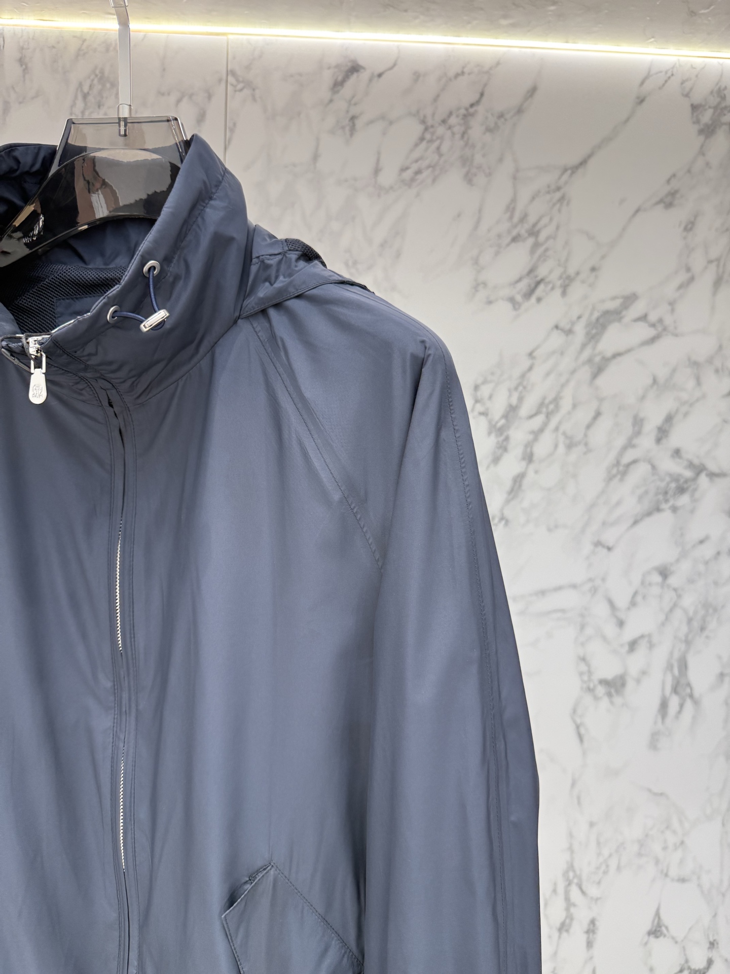 Loro piana 春款2026最新款时尚设计师款夹克外套.处处细节显工艺足够的高级 结构性剪裁的设计