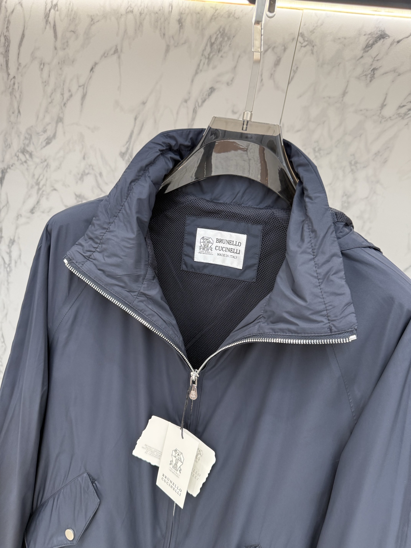 Loro piana 春款2026最新款时尚设计师款夹克外套.处处细节显工艺足够的高级 结构性剪裁的设计