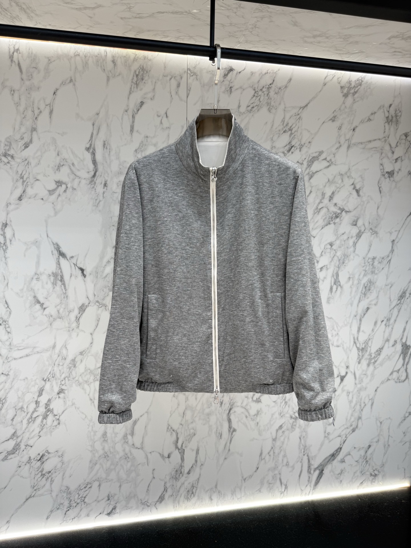 Loro piana 春款2026最新款时尚设计师款夹克外套.处处细节显工艺足够的高级 结构性剪裁的设计