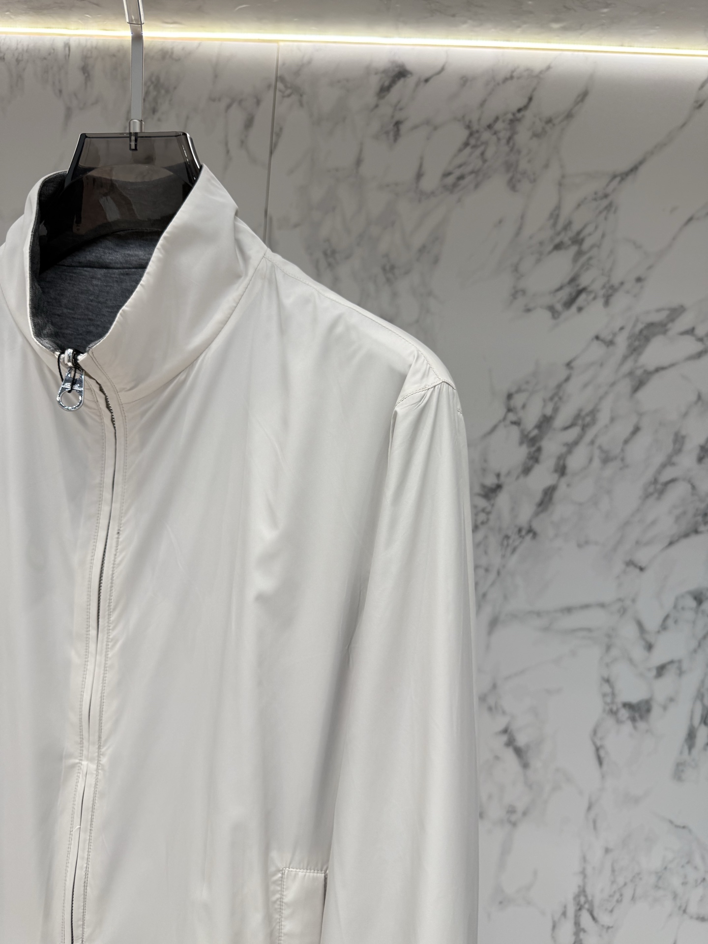 Loro piana 春款2026最新款时尚设计师款夹克外套.处处细节显工艺足够的高级 结构性剪裁的设计