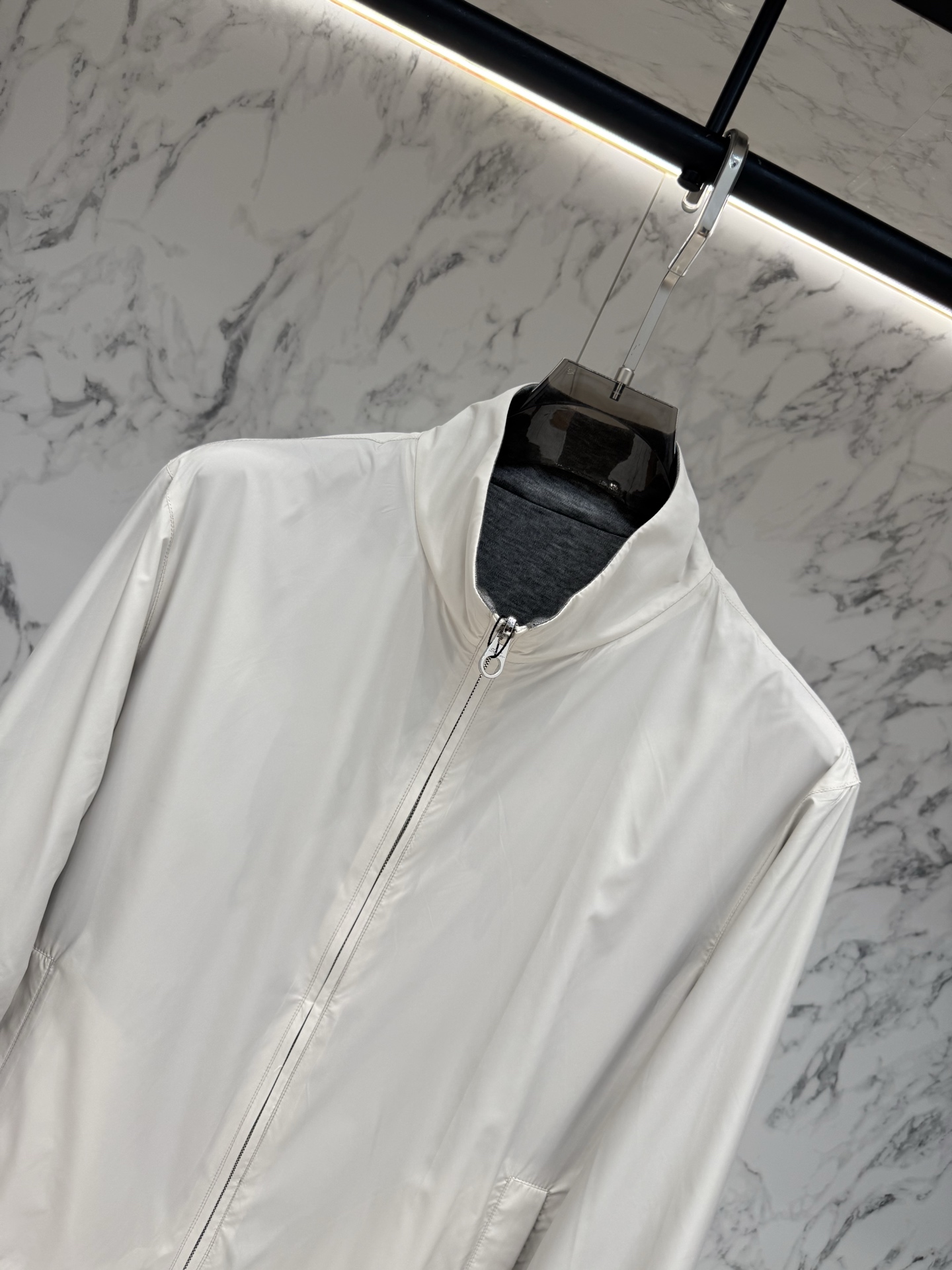 Loro piana 春款2026最新款时尚设计师款夹克外套.处处细节显工艺足够的高级 结构性剪裁的设计