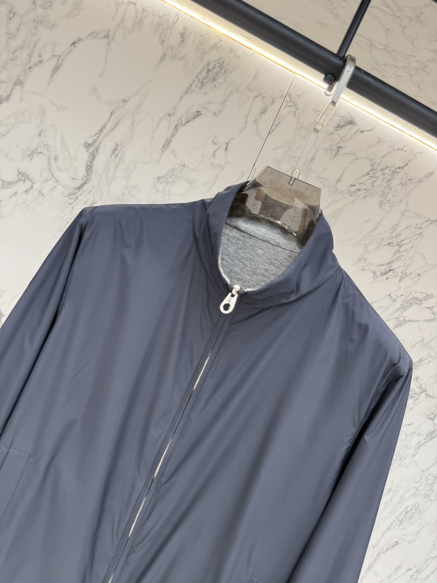 Loro piana 春款2026最新款时尚设计师款夹克外套.处处细节显工艺足够的高级 结构性剪裁的设计