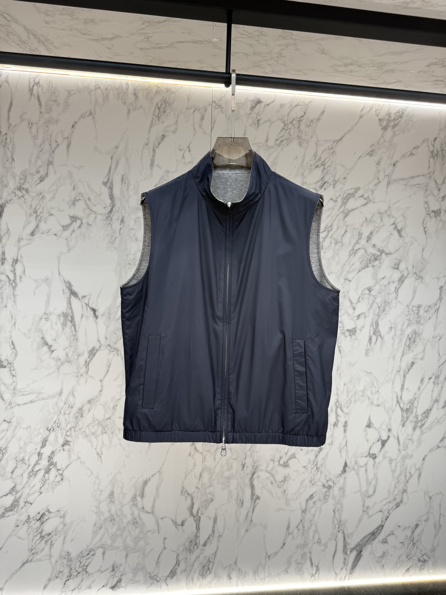 Loro piana 春款2026最新款时尚设计师款夹克外套.处处细节显工艺足够的高级 结构性剪裁的设计