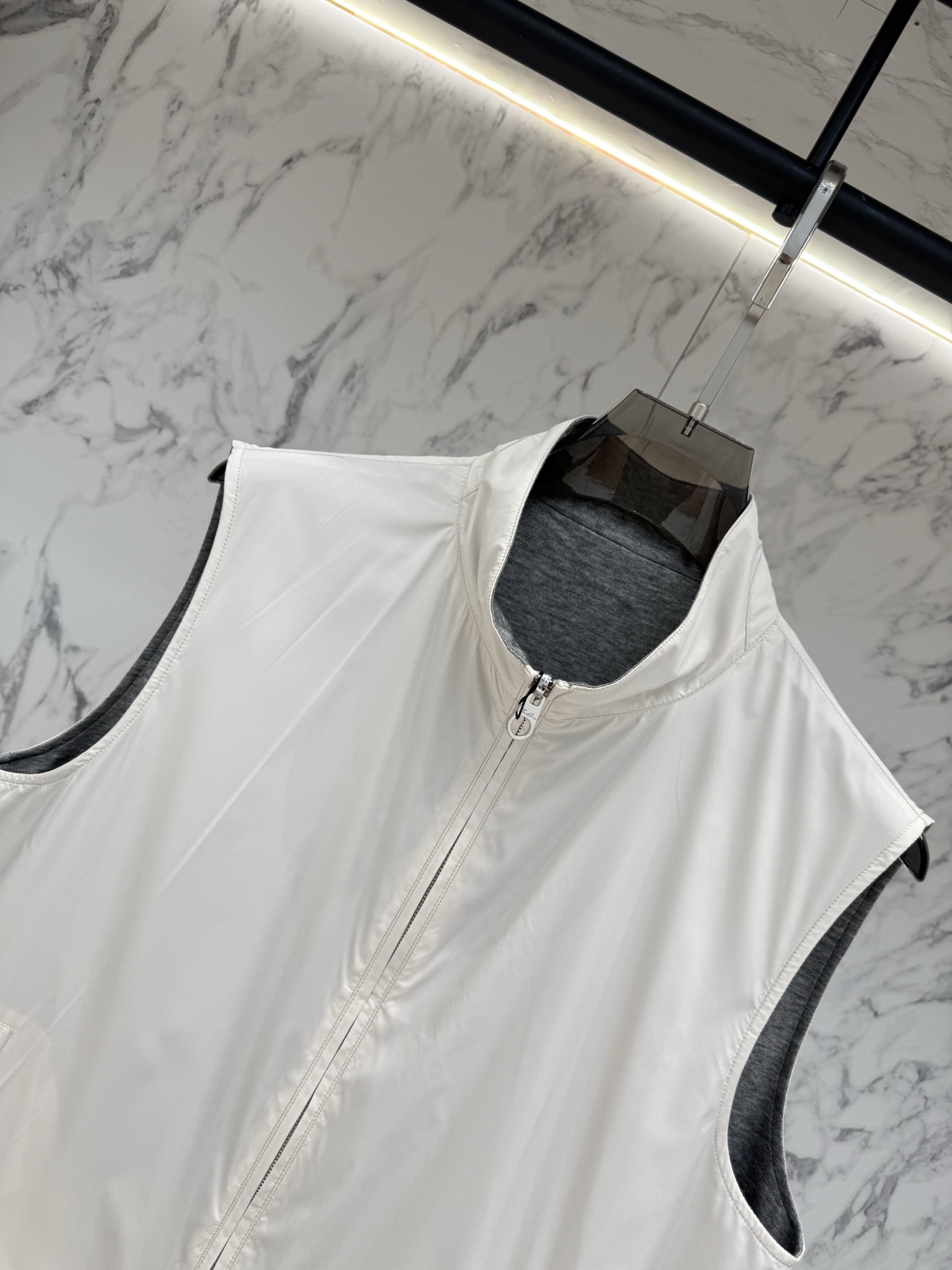 Loro piana 春款2026最新款时尚设计师款夹克外套.处处细节显工艺足够的高级 结构性剪裁的设计
