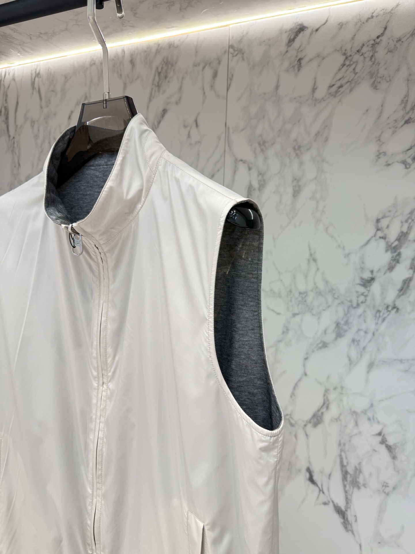Loro piana 春款2026最新款时尚设计师款夹克外套.处处细节显工艺足够的高级 结构性剪裁的设计