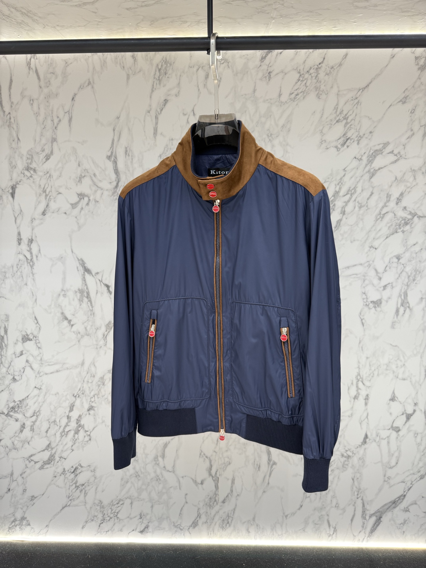 Kiton 春款2026最新款时尚设计师款夹克外套.处处细节显工艺足够的高级 结构性剪裁的设计改变来展现