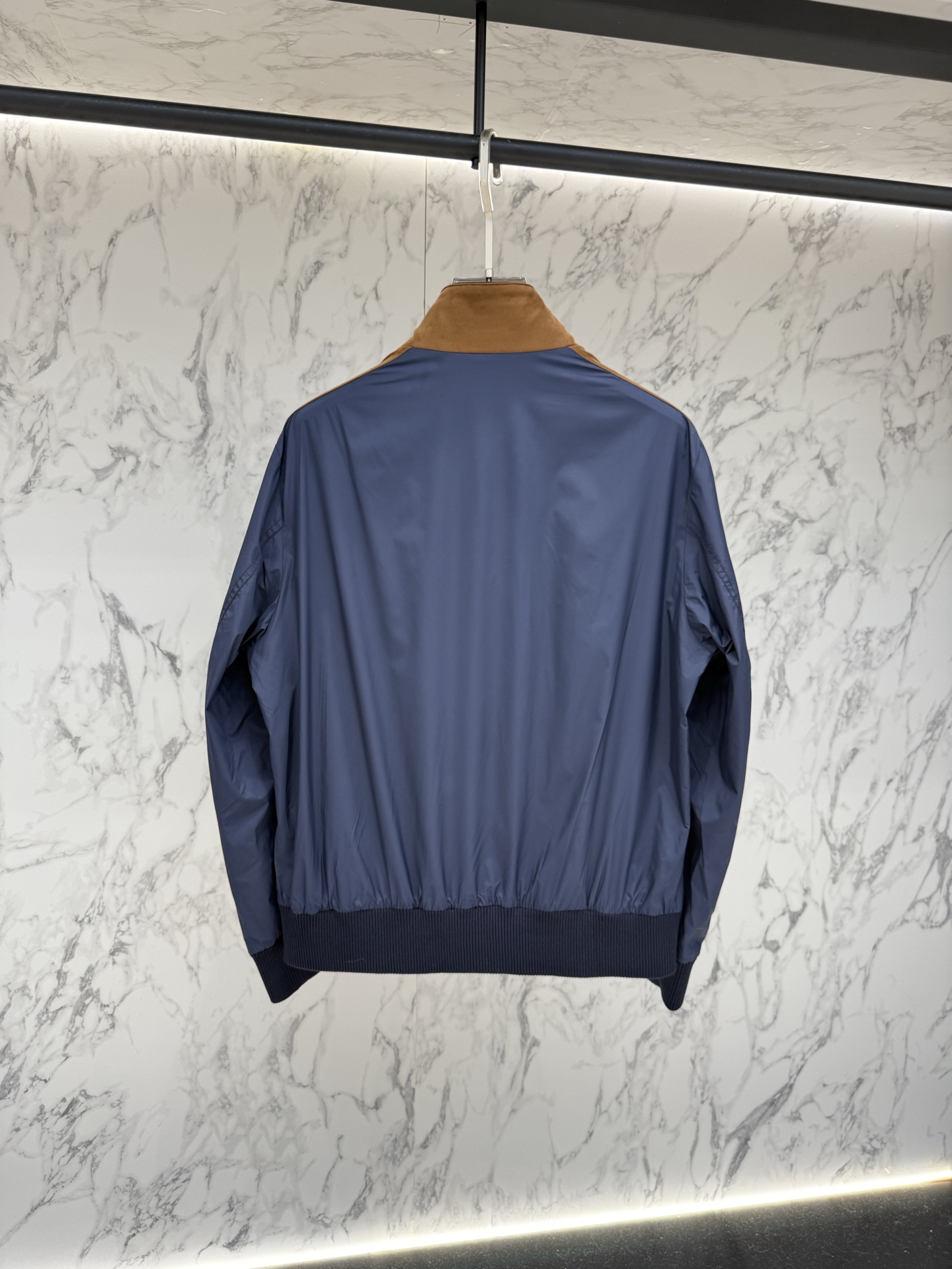Kiton 春款2026最新款时尚设计师款夹克外套.处处细节显工艺足够的高级 结构性剪裁的设计改变来展现