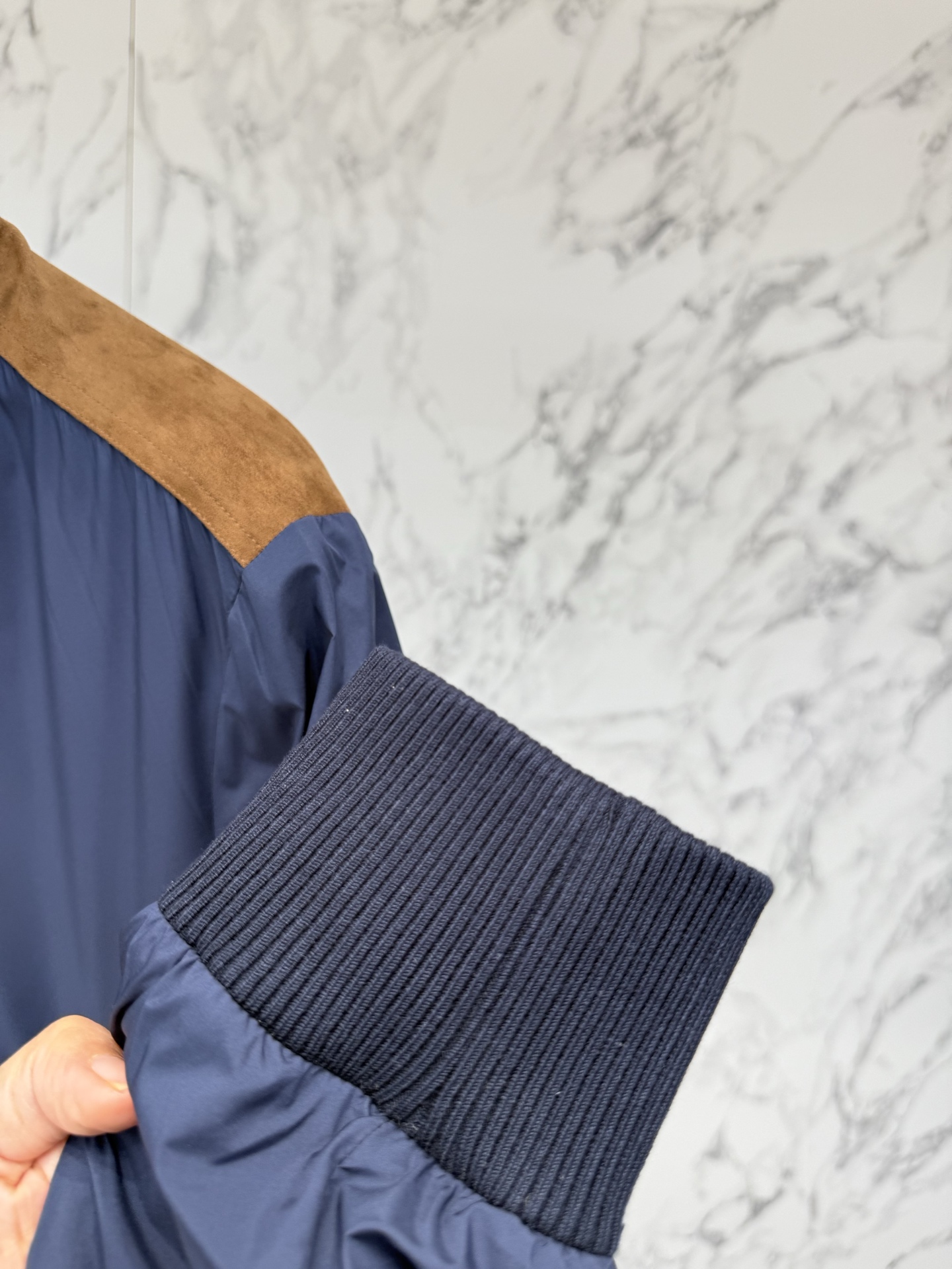 Kiton 春款2026最新款时尚设计师款夹克外套.处处细节显工艺足够的高级 结构性剪裁的设计改变来展现