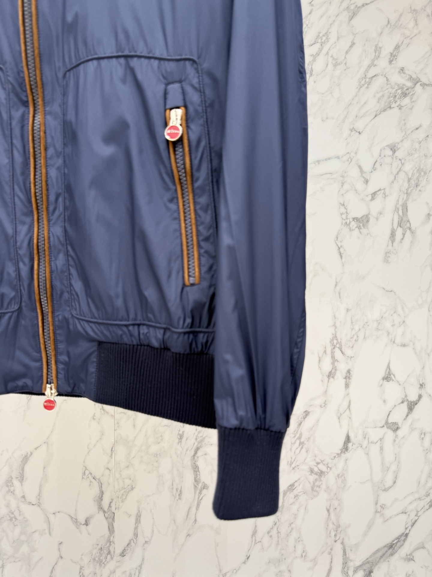Kiton 春款2026最新款时尚设计师款夹克外套.处处细节显工艺足够的高级 结构性剪裁的设计改变来展现