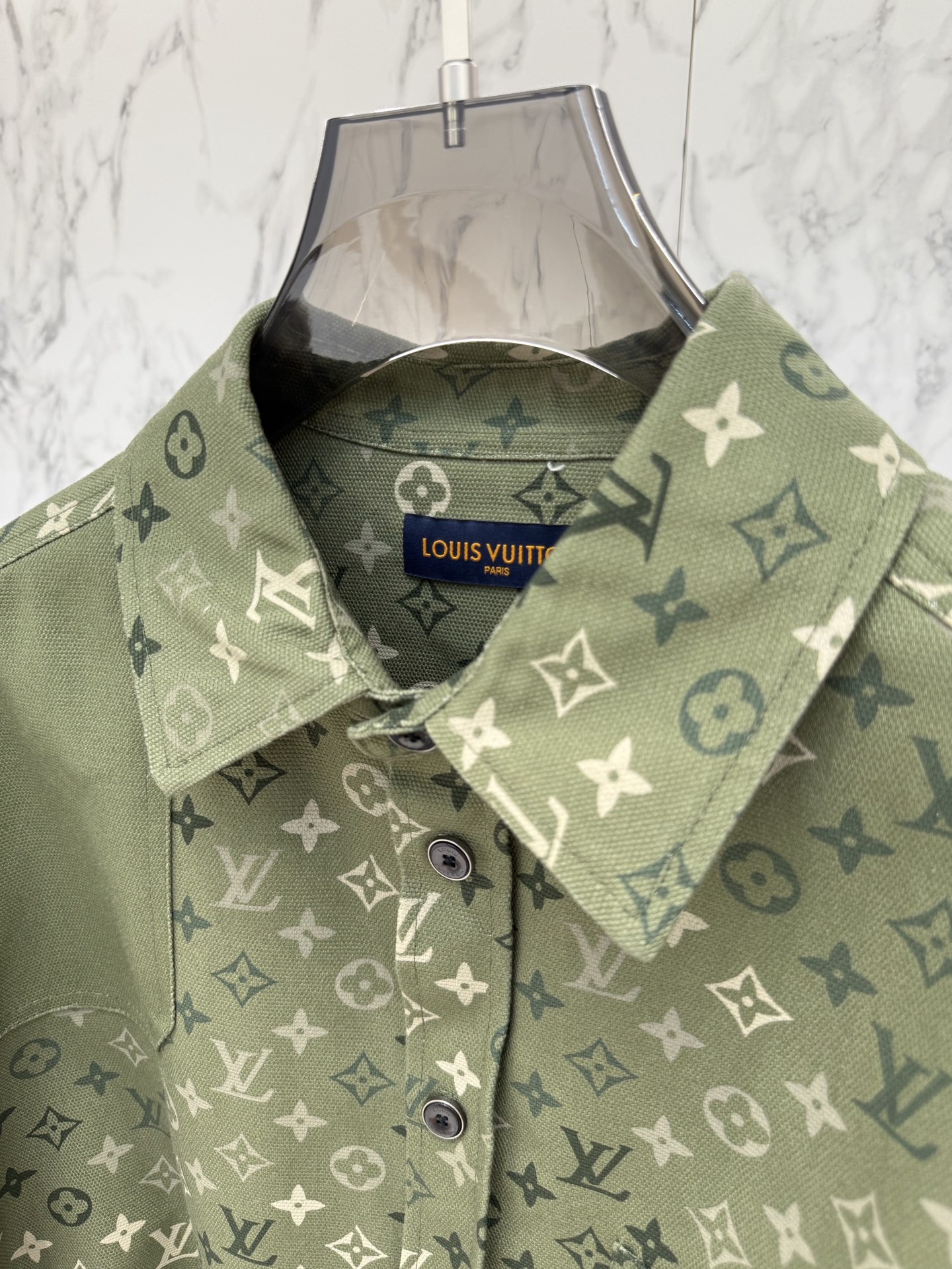 LV 春款2026最新款时尚设计师款夹克外套.处处细节显工艺足够的高级 结构性剪裁的设计改变来展现男士多