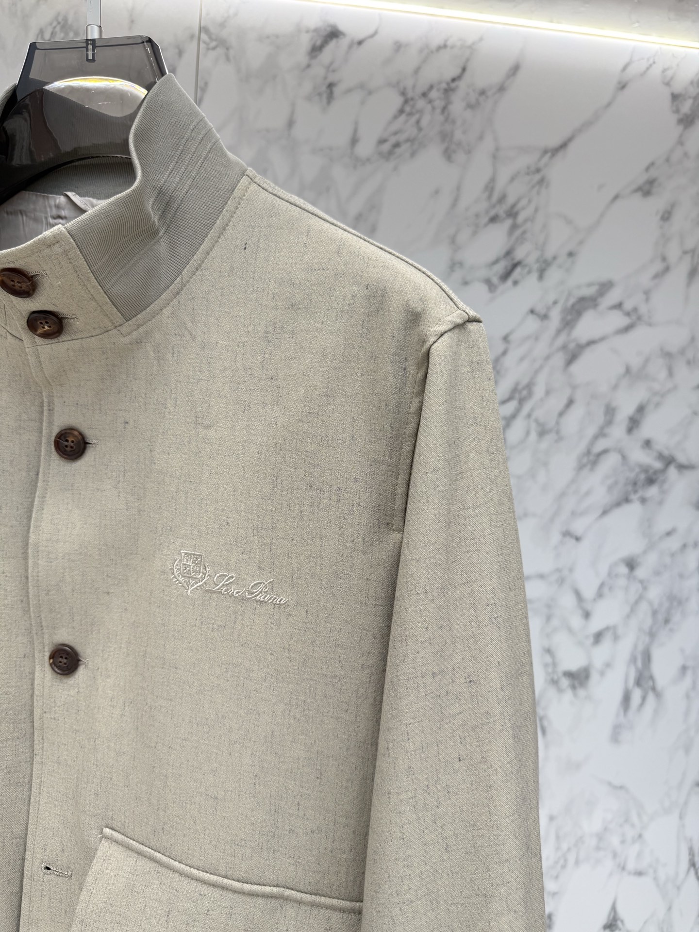 Loro piana 春款2026最新款时尚设计师款夹克外套.处处细节显工艺足够的高级 结构性剪裁的设计