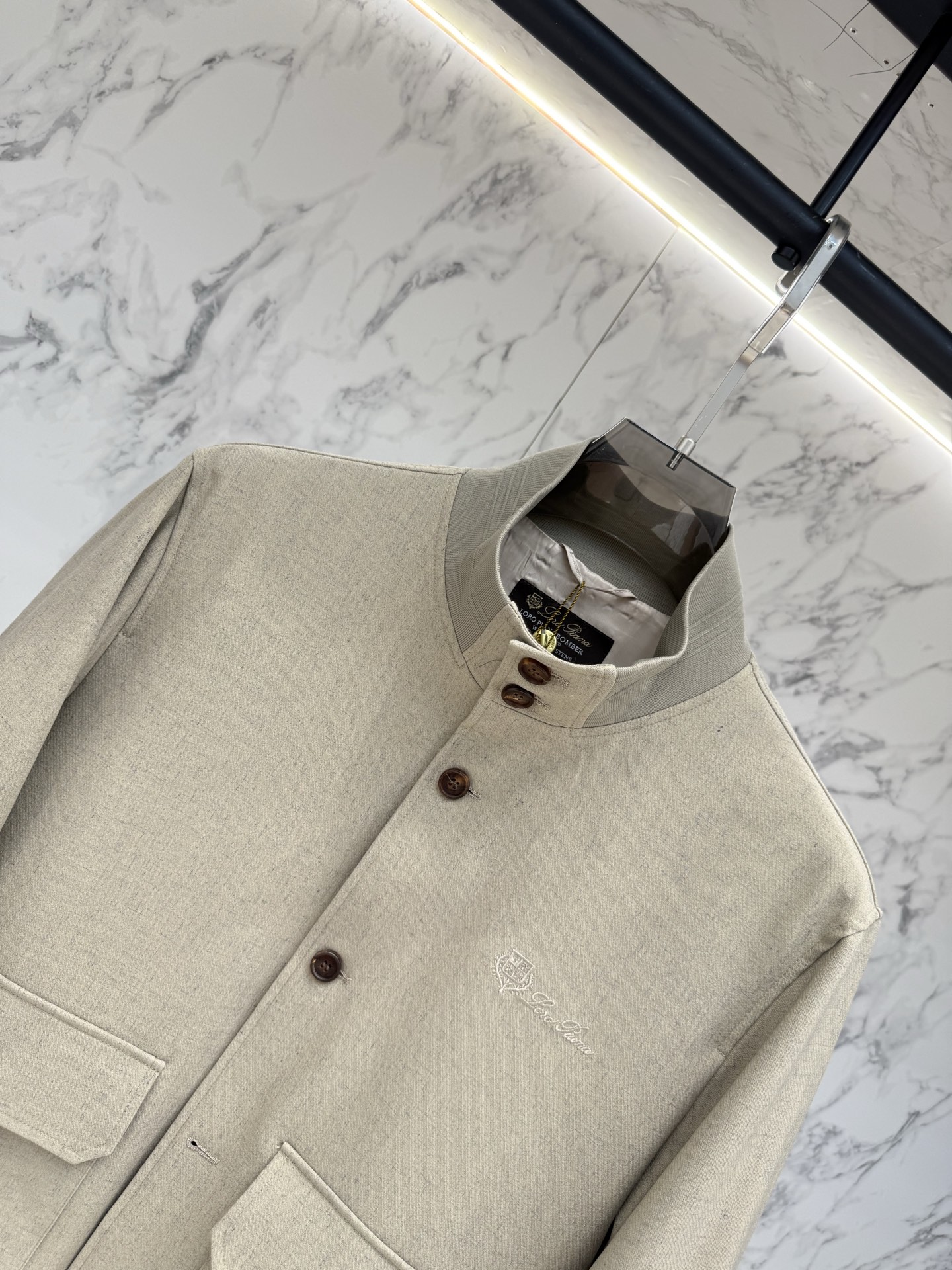 Loro piana 春款2026最新款时尚设计师款夹克外套.处处细节显工艺足够的高级 结构性剪裁的设计