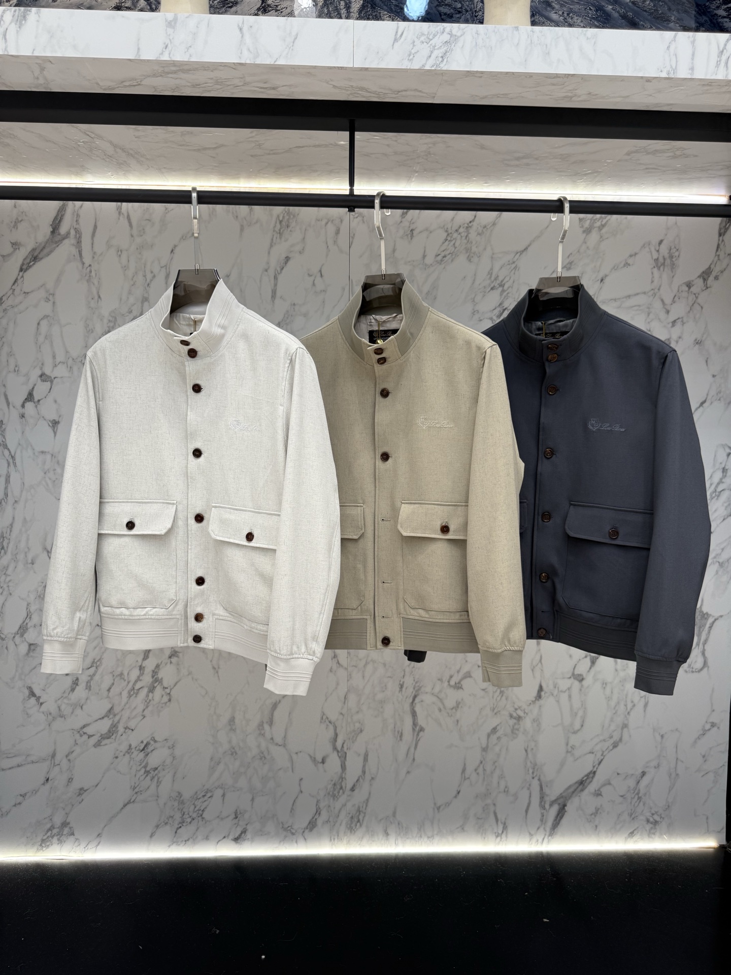 Loro piana 春款2026最新款时尚设计师款夹克外套.处处细节显工艺足够的高级 结构性剪裁的设计