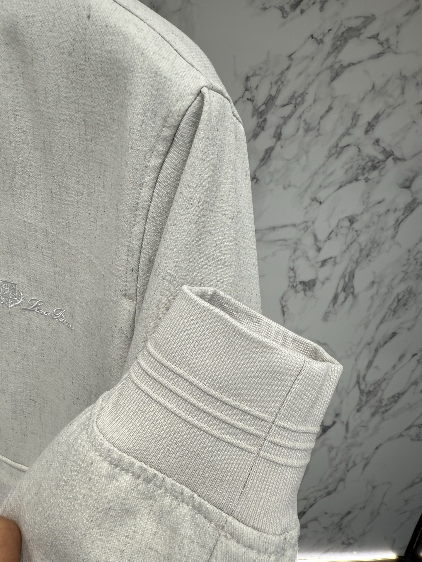 Loro piana 春款2026最新款时尚设计师款夹克外套.处处细节显工艺足够的高级 结构性剪裁的设计