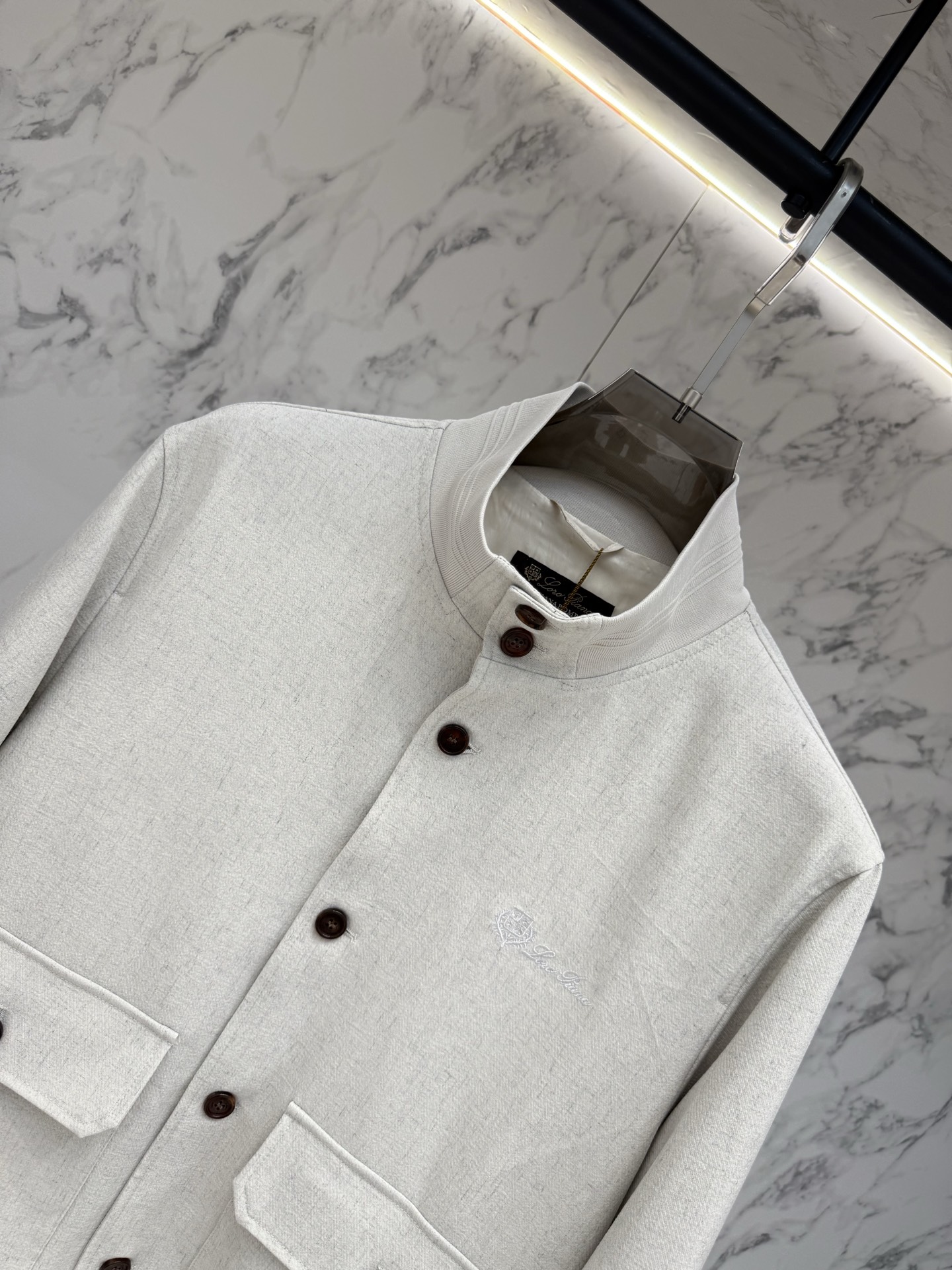 Loro piana 春款2026最新款时尚设计师款夹克外套.处处细节显工艺足够的高级 结构性剪裁的设计