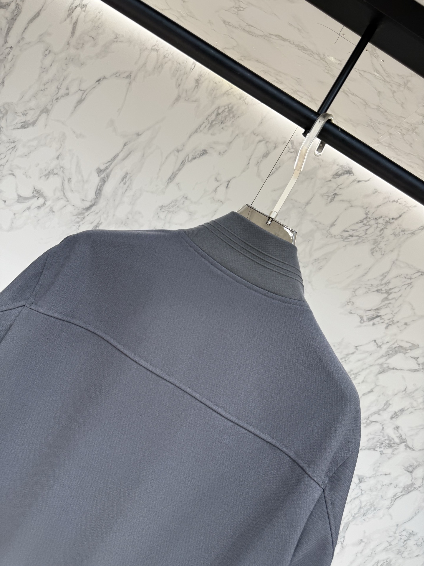 Loro piana 春款2026最新款时尚设计师款夹克外套.处处细节显工艺足够的高级 结构性剪裁的设计