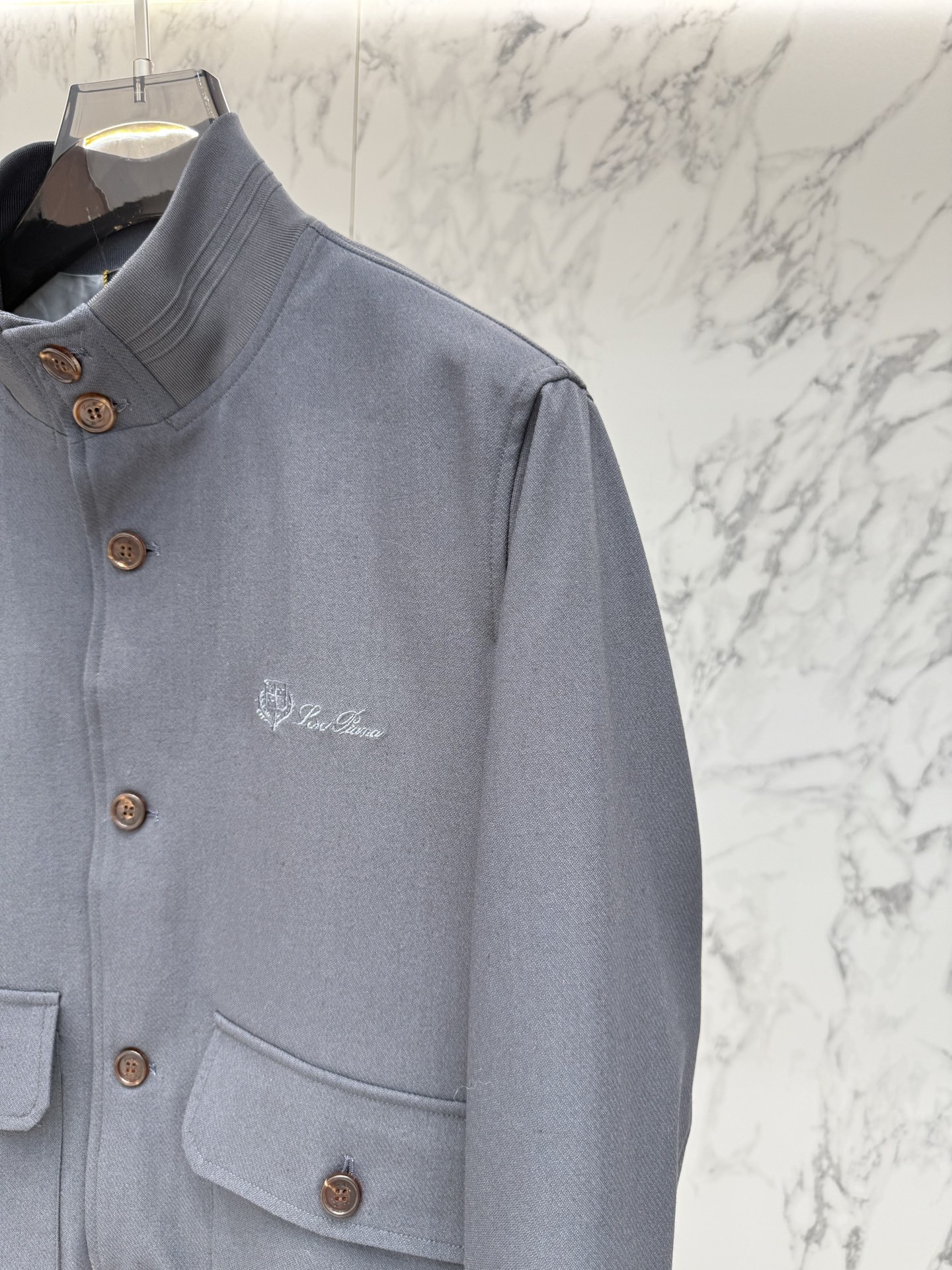 Loro piana 春款2026最新款时尚设计师款夹克外套.处处细节显工艺足够的高级 结构性剪裁的设计